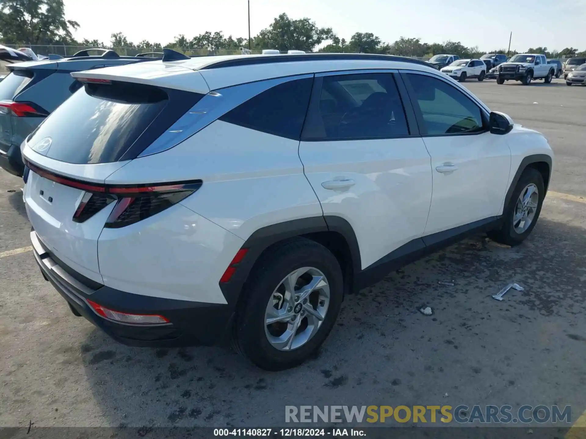 4 Photograph of a damaged car 5NMJB3AE7PH240148 HYUNDAI TUCSON 2023