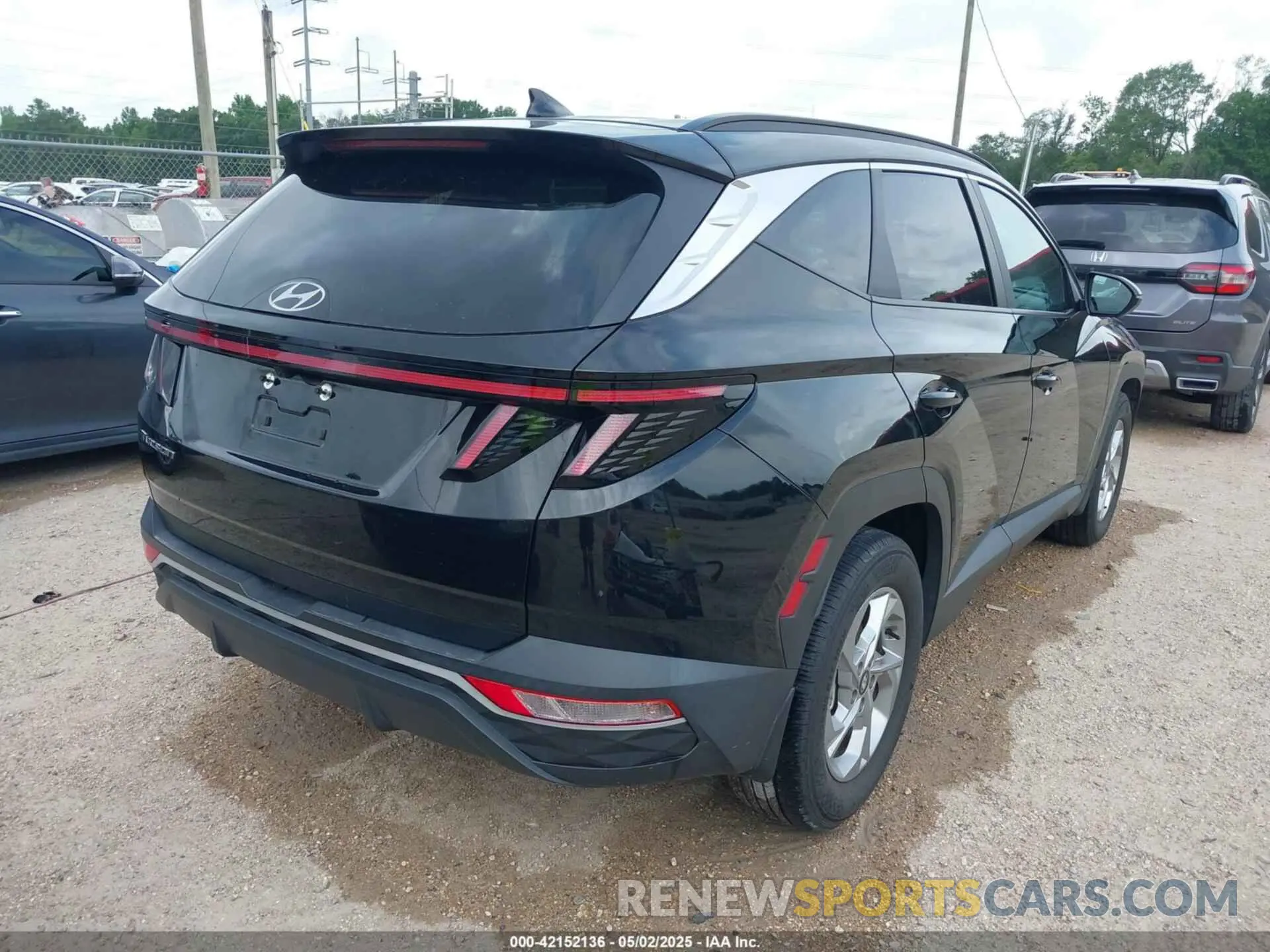 4 Photograph of a damaged car 5NMJB3AE8PH188612 HYUNDAI TUCSON 2023