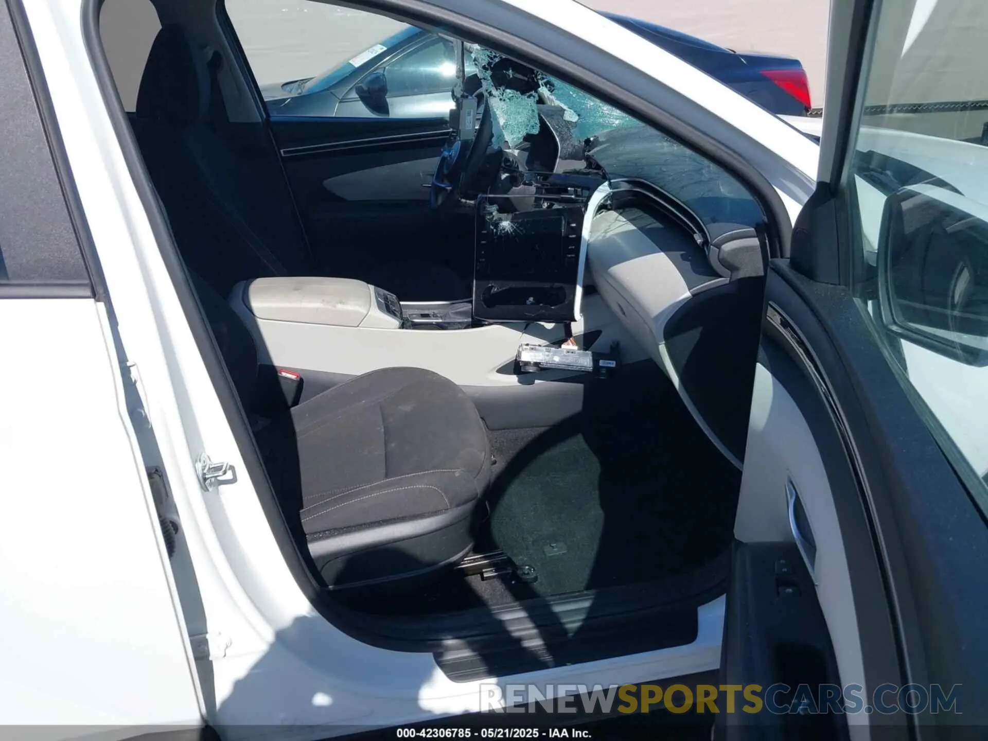 5 Photograph of a damaged car 5NMJB3AE9PH221794 HYUNDAI TUCSON 2023