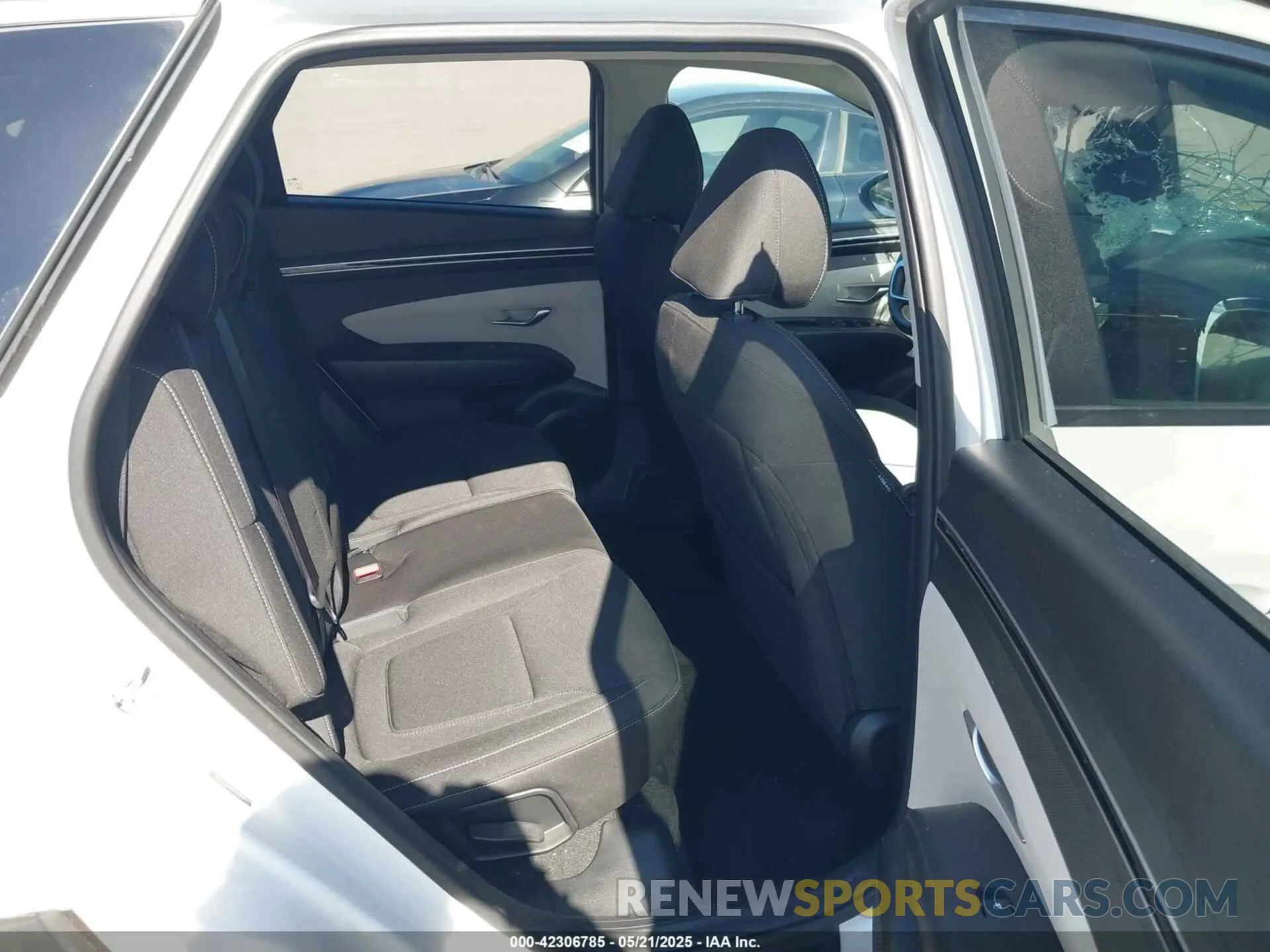 8 Photograph of a damaged car 5NMJB3AE9PH221794 HYUNDAI TUCSON 2023