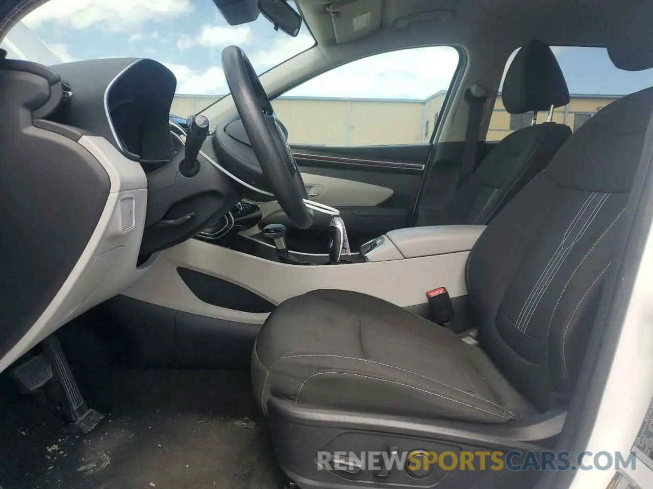 7 Photograph of a damaged car 5NMJB3AEXPH195674 HYUNDAI TUCSON 2023
