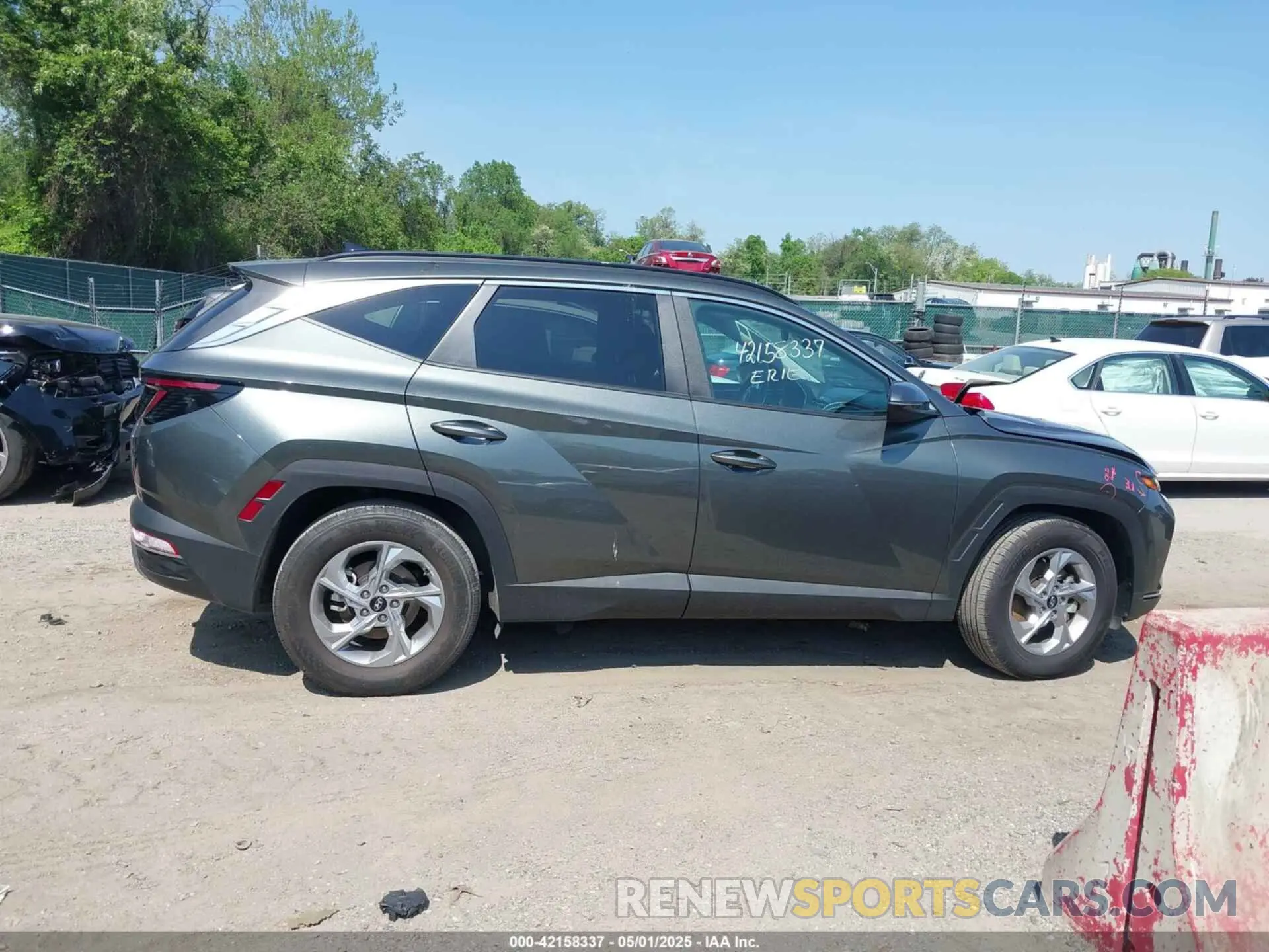 13 Photograph of a damaged car 5NMJB3AEXPH203336 HYUNDAI TUCSON 2023