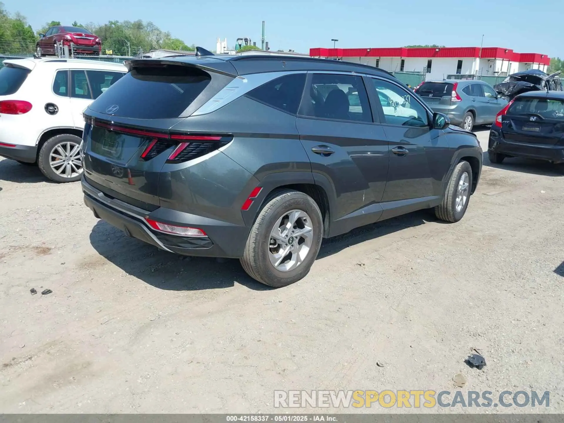4 Photograph of a damaged car 5NMJB3AEXPH203336 HYUNDAI TUCSON 2023