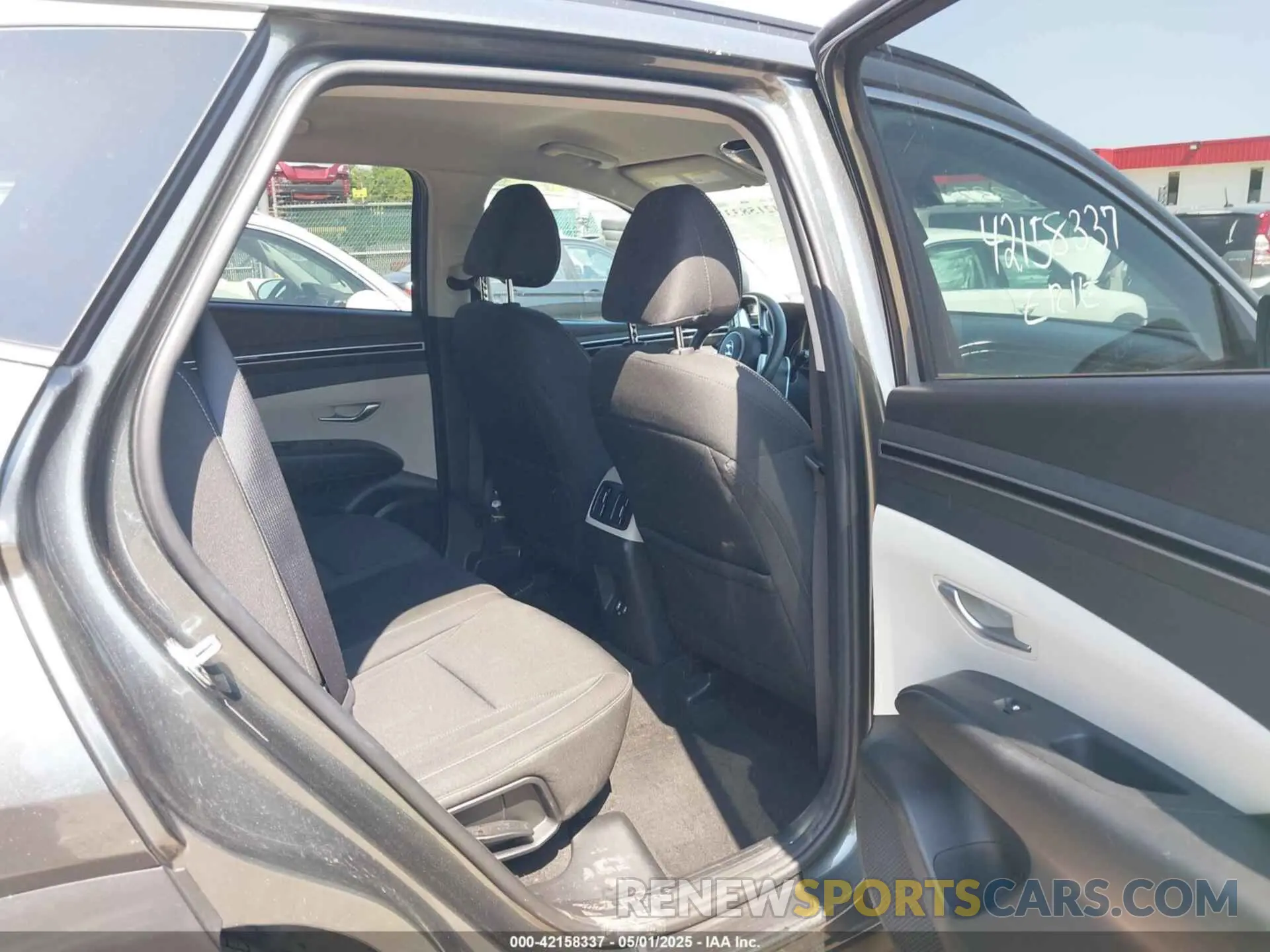 8 Photograph of a damaged car 5NMJB3AEXPH203336 HYUNDAI TUCSON 2023