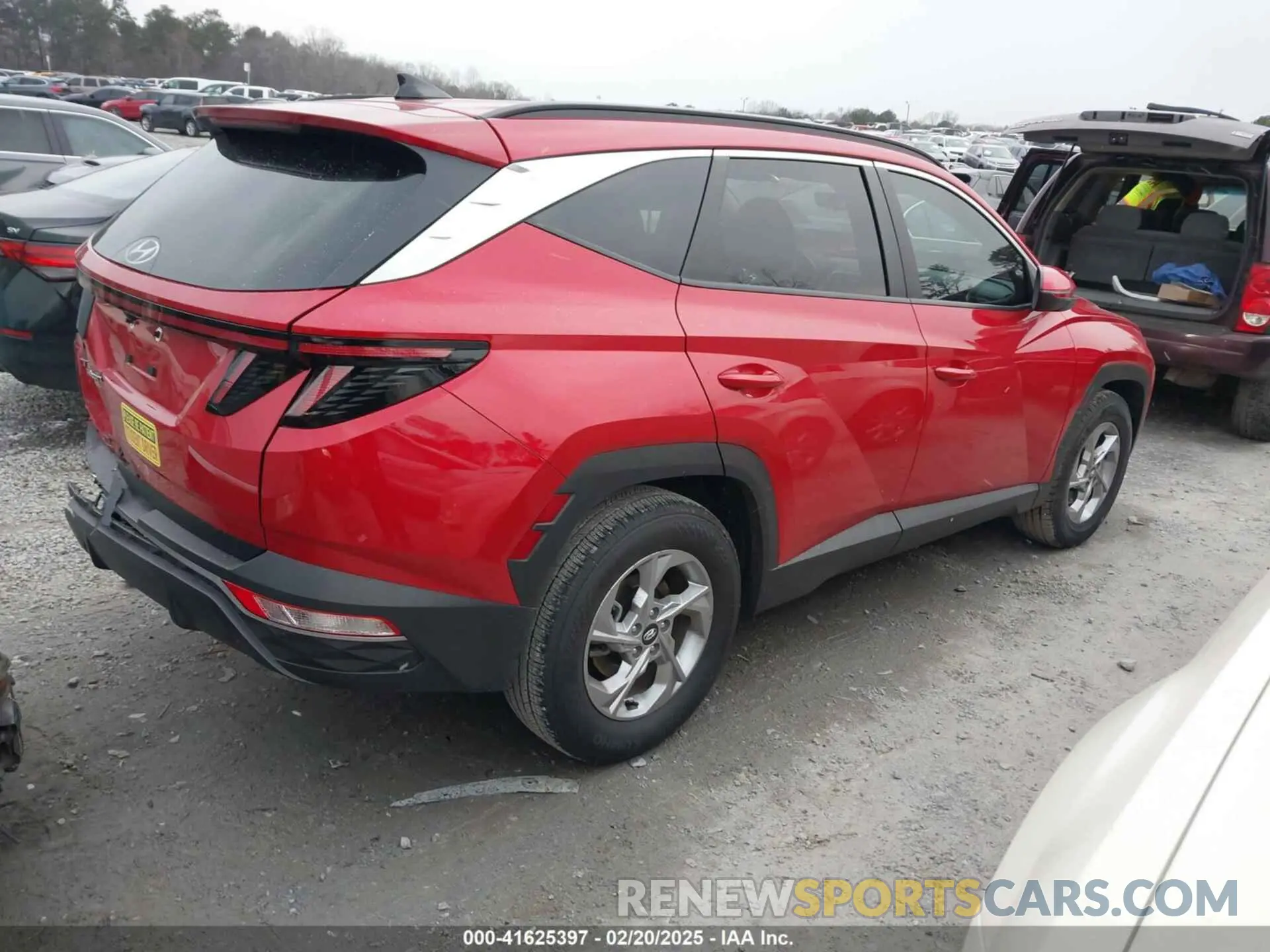 4 Photograph of a damaged car 5NMJB3AEXPH249507 HYUNDAI TUCSON 2023