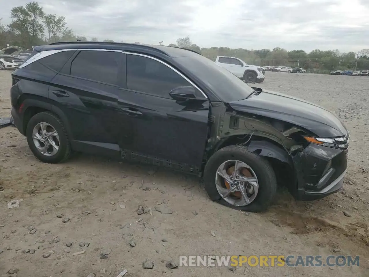4 Photograph of a damaged car 5NMJBCAE1PH257432 HYUNDAI TUCSON 2023