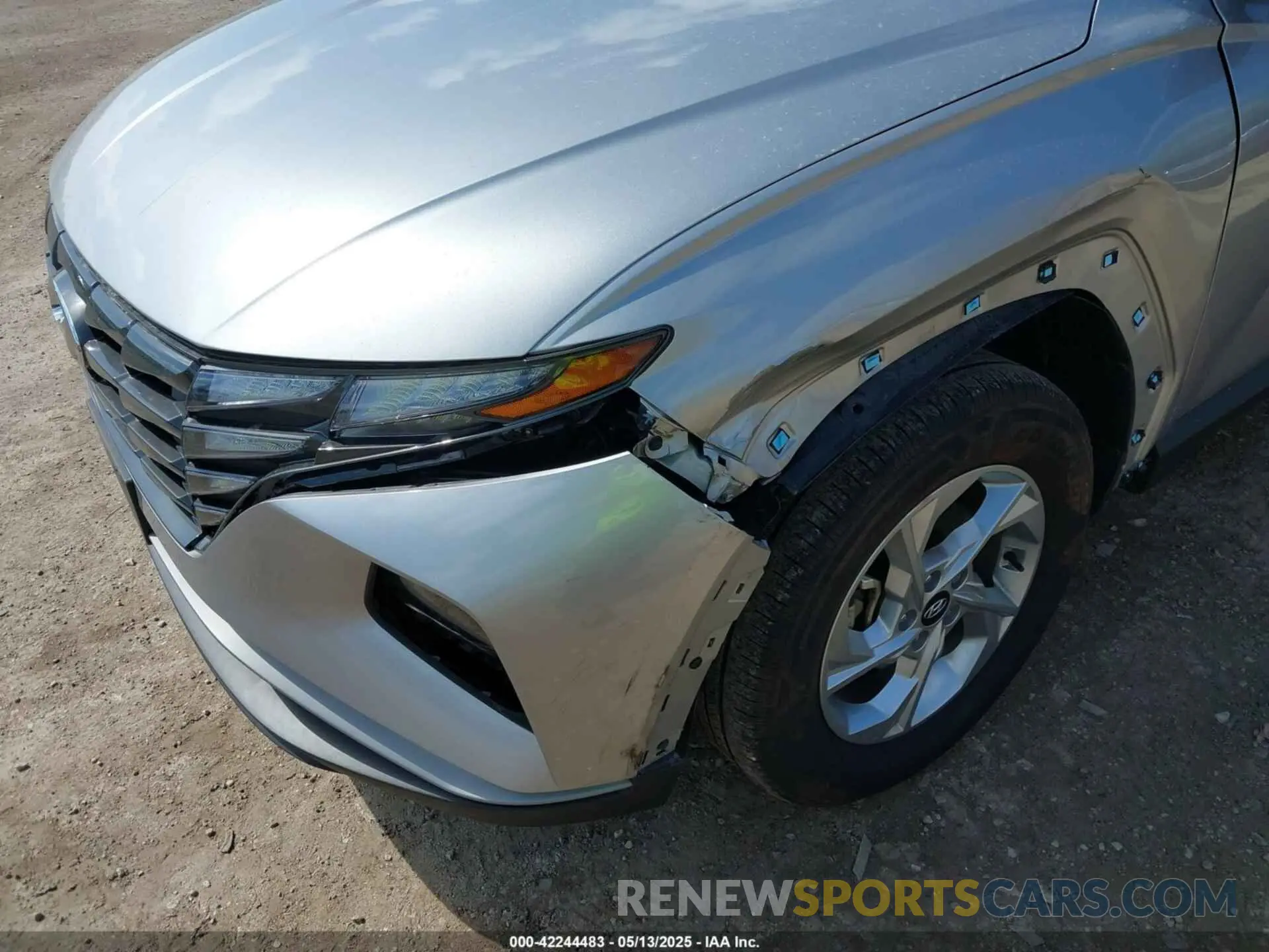 17 Photograph of a damaged car 5NMJBCAE1PH261268 HYUNDAI TUCSON 2023