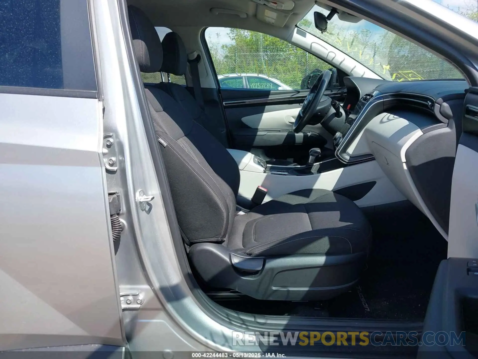 5 Photograph of a damaged car 5NMJBCAE1PH261268 HYUNDAI TUCSON 2023