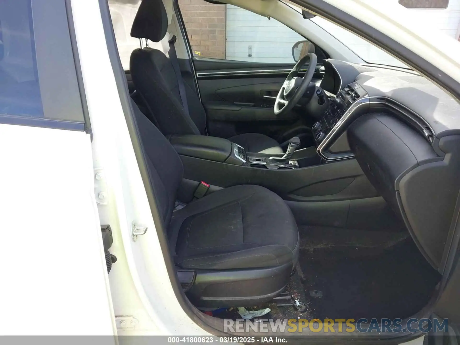 5 Photograph of a damaged car 5NMJBCAE2PH190887 HYUNDAI TUCSON 2023