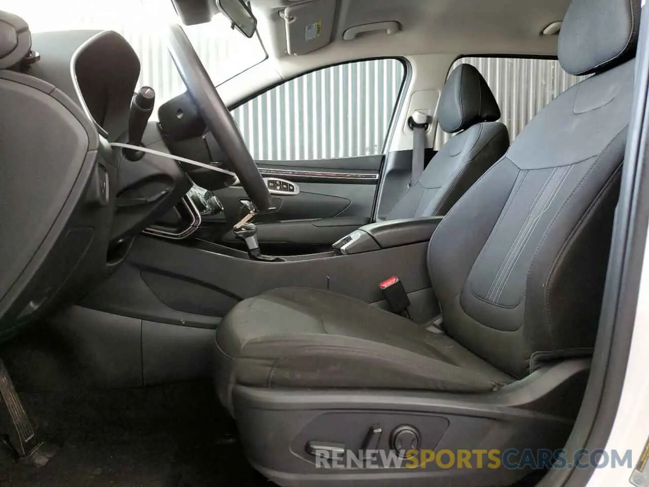 7 Photograph of a damaged car 5NMJBCAE2PH258847 HYUNDAI TUCSON 2023