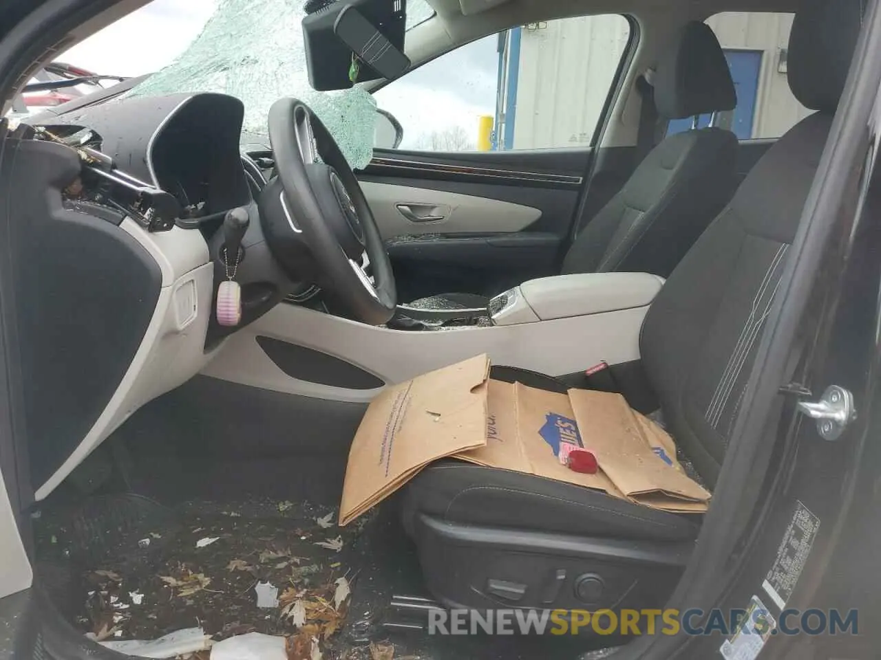 7 Photograph of a damaged car 5NMJBCAE2PH270674 HYUNDAI TUCSON 2023