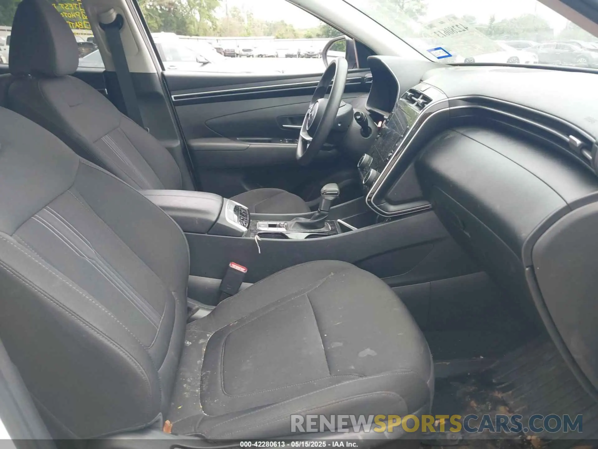 5 Photograph of a damaged car 5NMJBCAE2PH275003 HYUNDAI TUCSON 2023