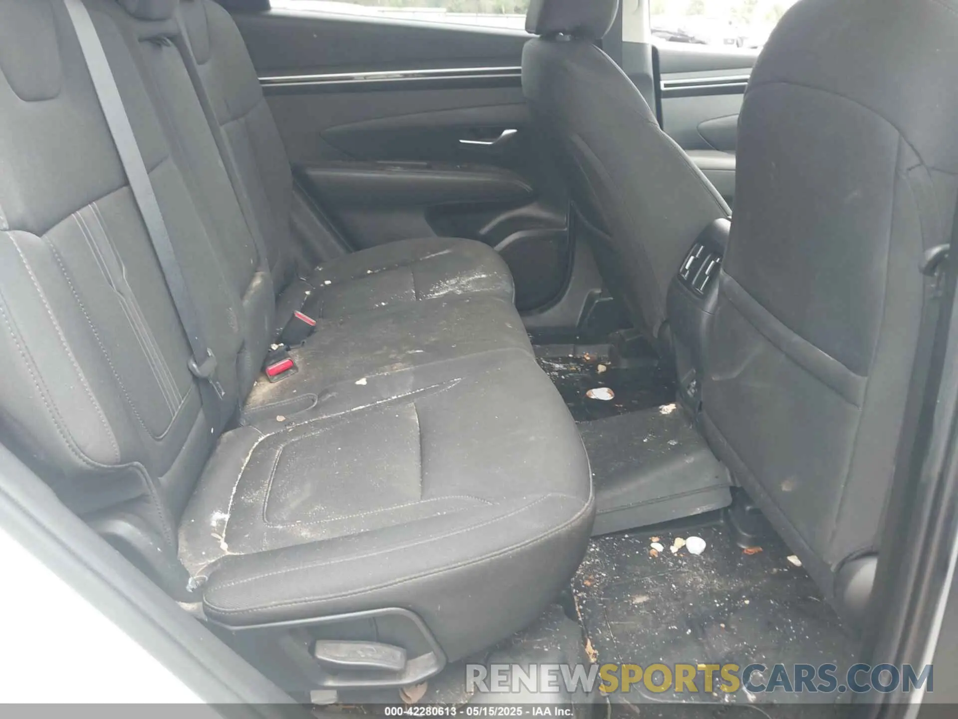 8 Photograph of a damaged car 5NMJBCAE2PH275003 HYUNDAI TUCSON 2023