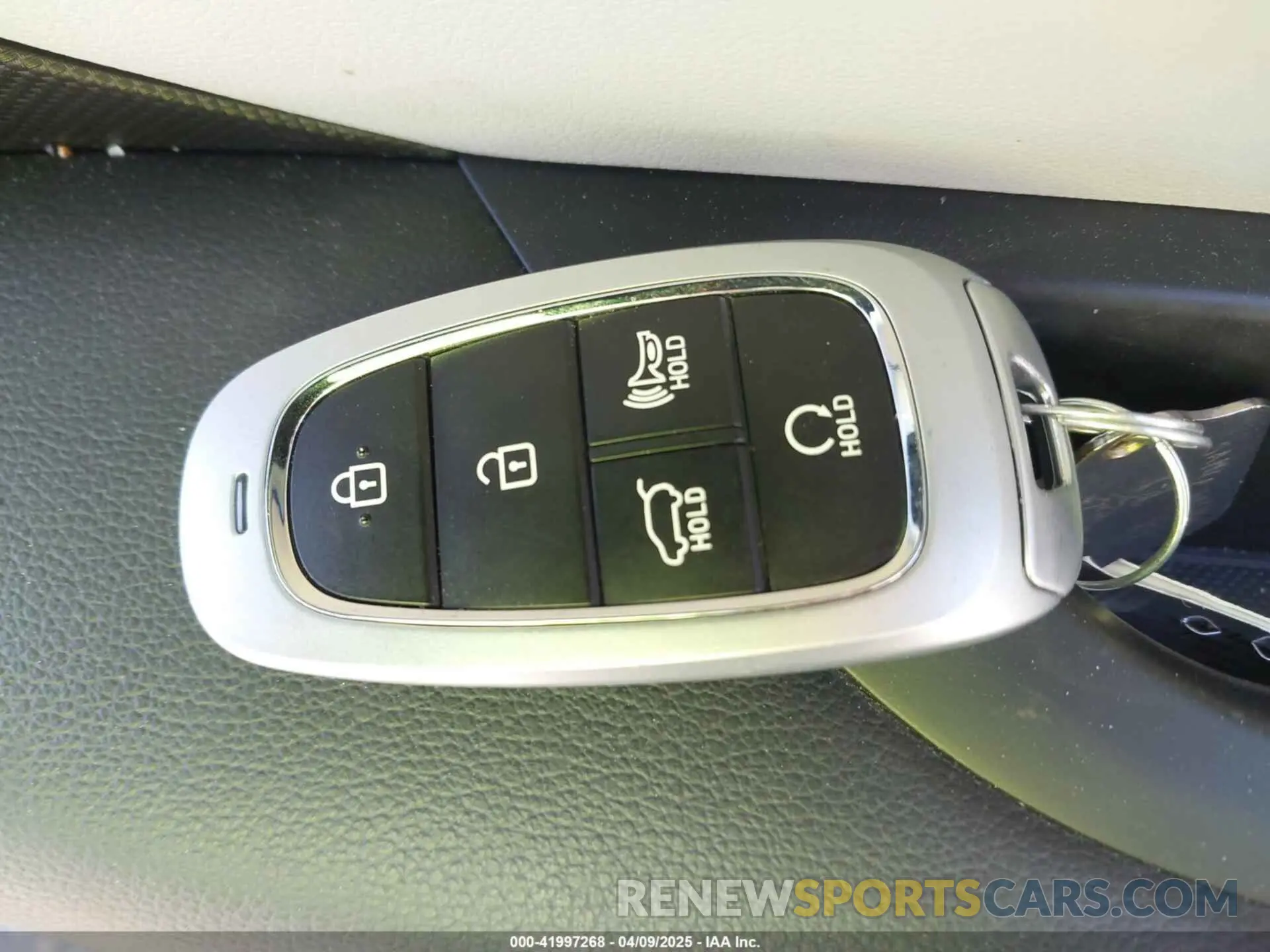 11 Photograph of a damaged car 5NMJBCAE3PH287676 HYUNDAI TUCSON 2023