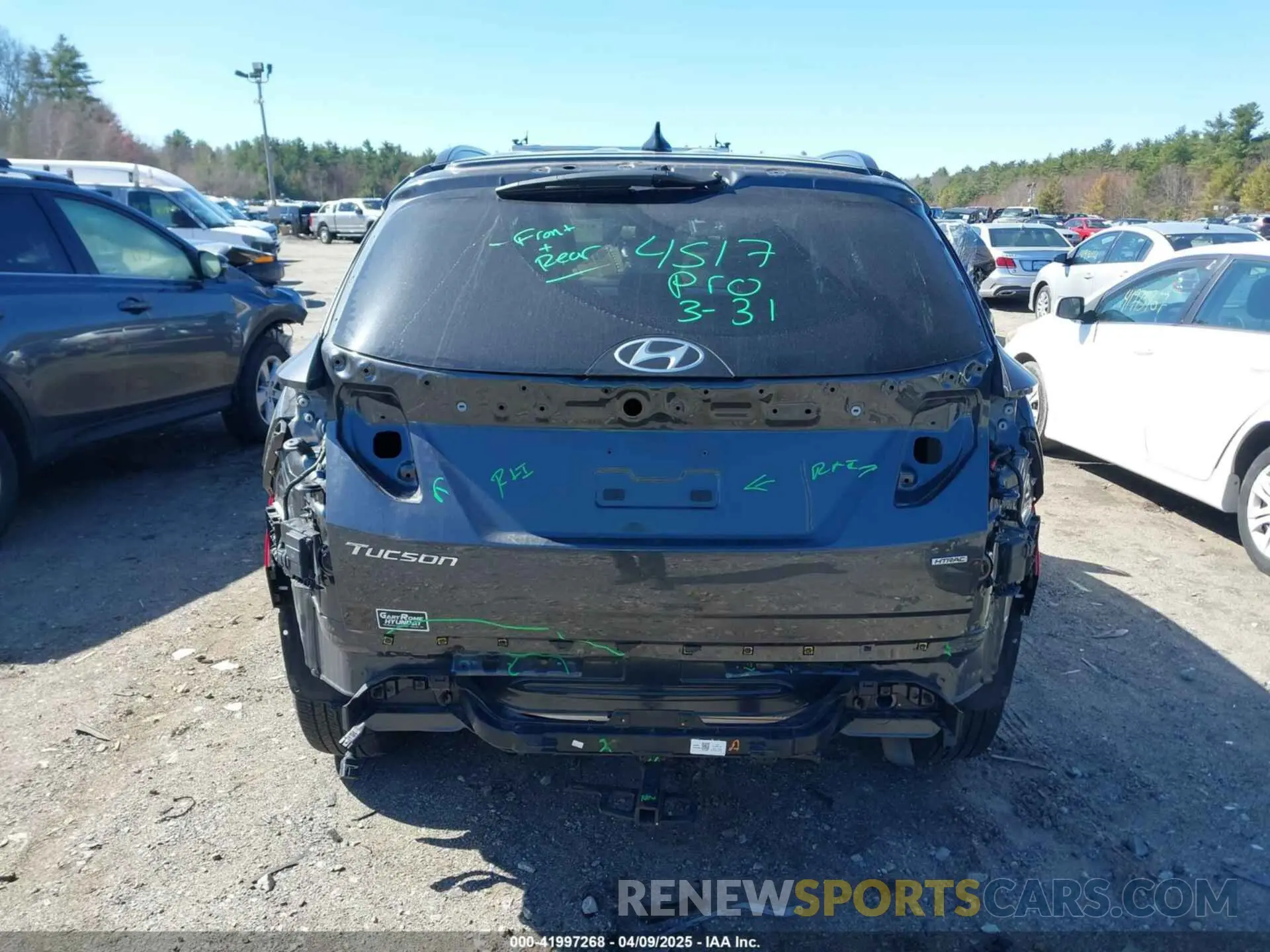 17 Photograph of a damaged car 5NMJBCAE3PH287676 HYUNDAI TUCSON 2023