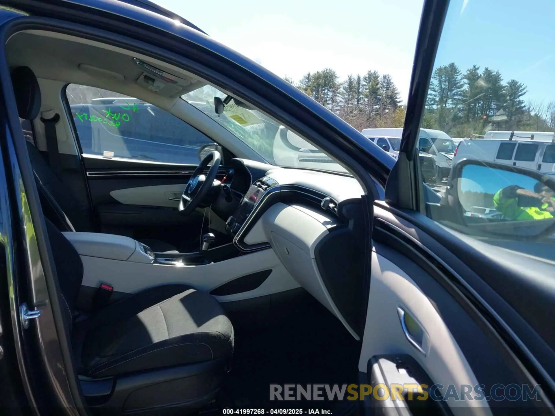 5 Photograph of a damaged car 5NMJBCAE3PH287676 HYUNDAI TUCSON 2023