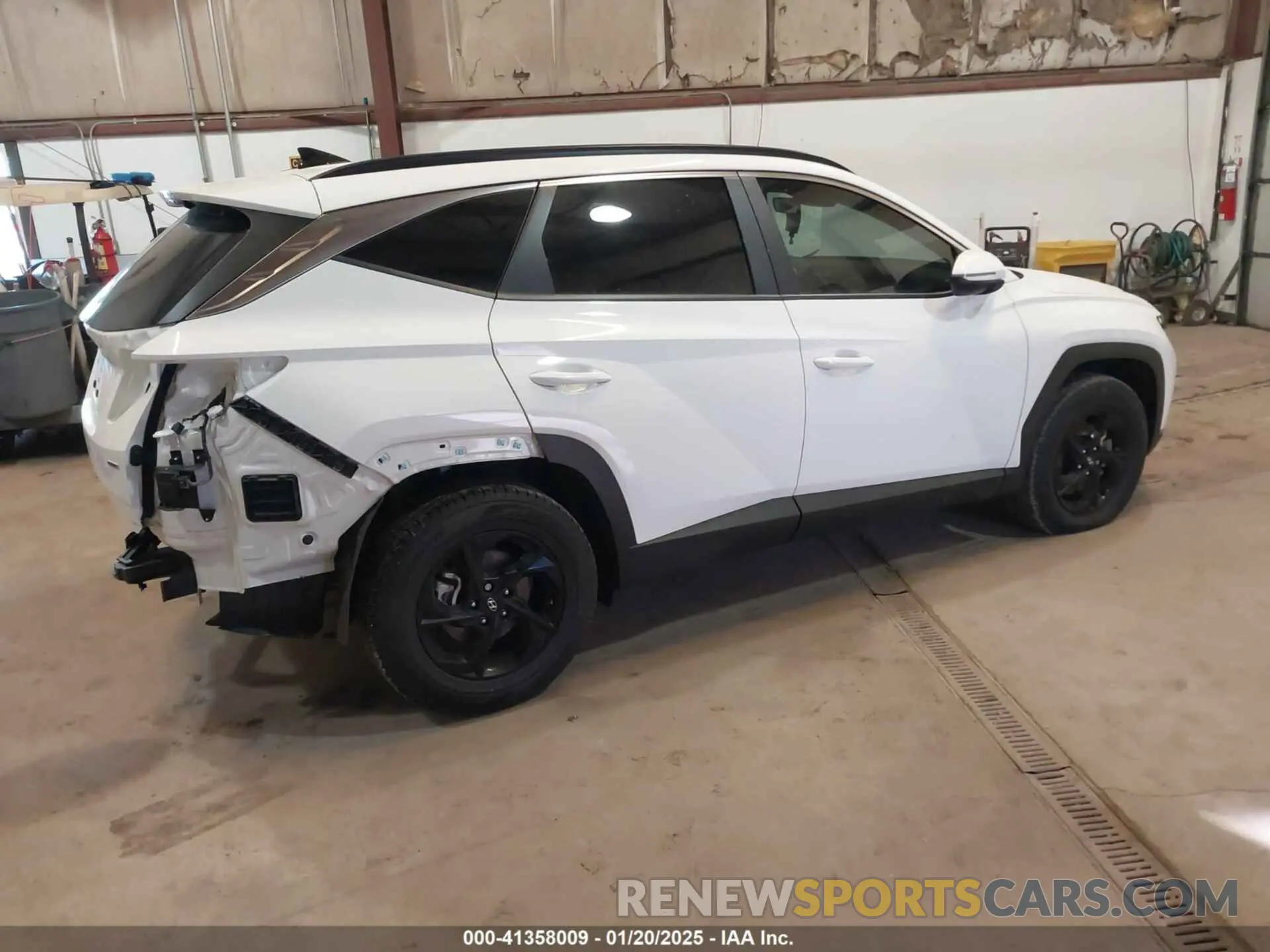 4 Photograph of a damaged car 5NMJBCAE4PH187585 HYUNDAI TUCSON 2023