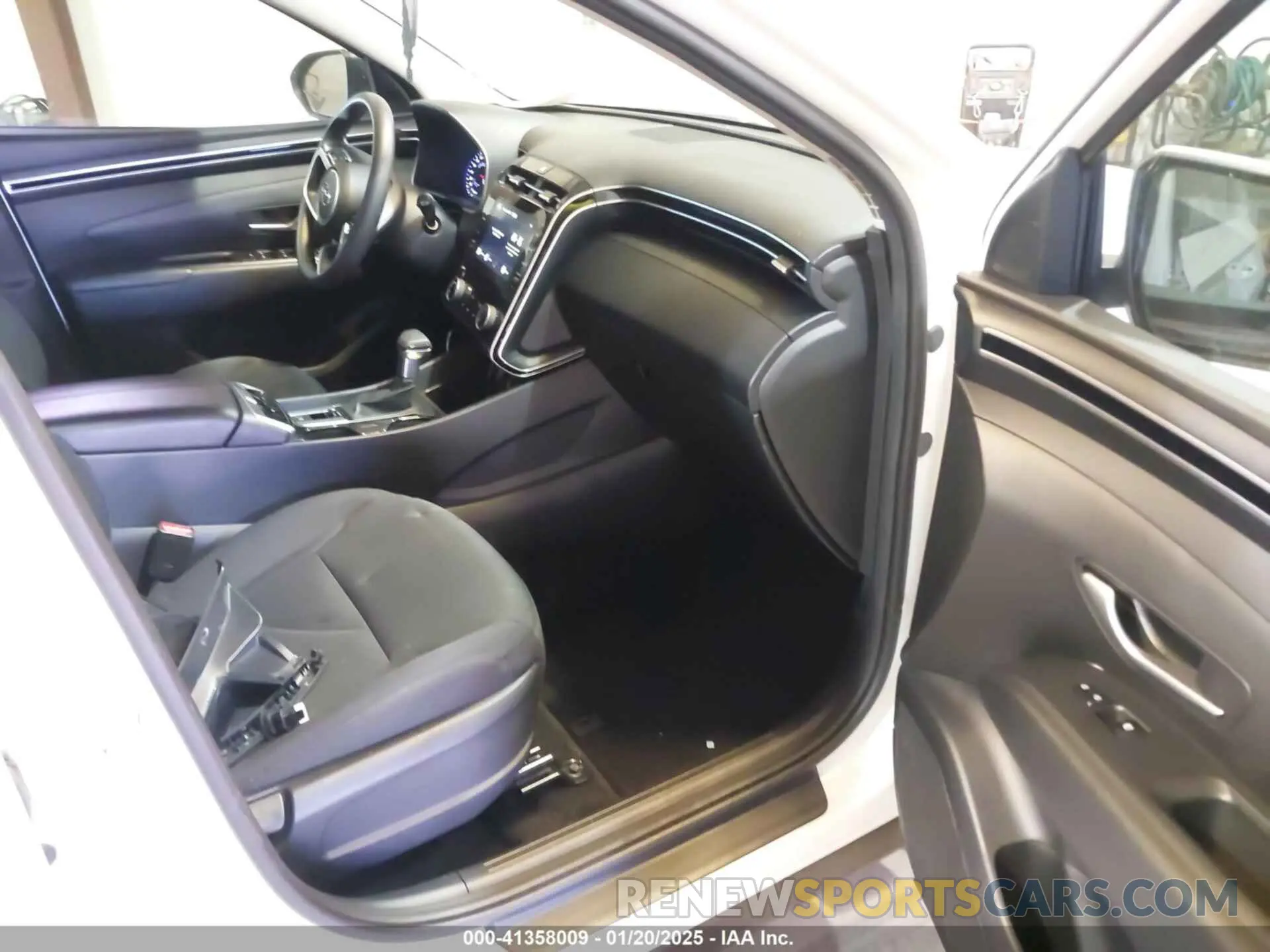 5 Photograph of a damaged car 5NMJBCAE4PH187585 HYUNDAI TUCSON 2023
