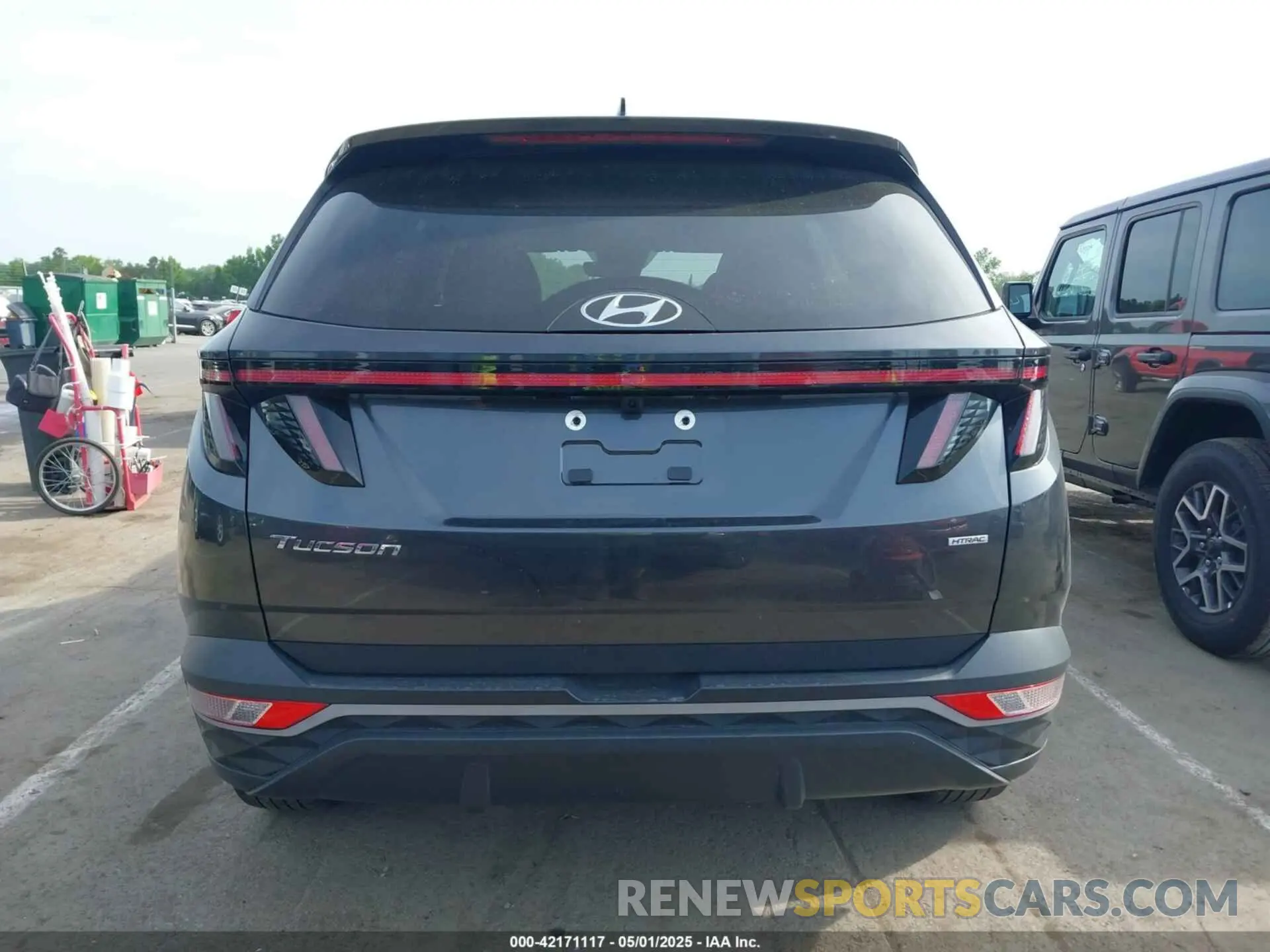 17 Photograph of a damaged car 5NMJBCAE5PH180953 HYUNDAI TUCSON 2023