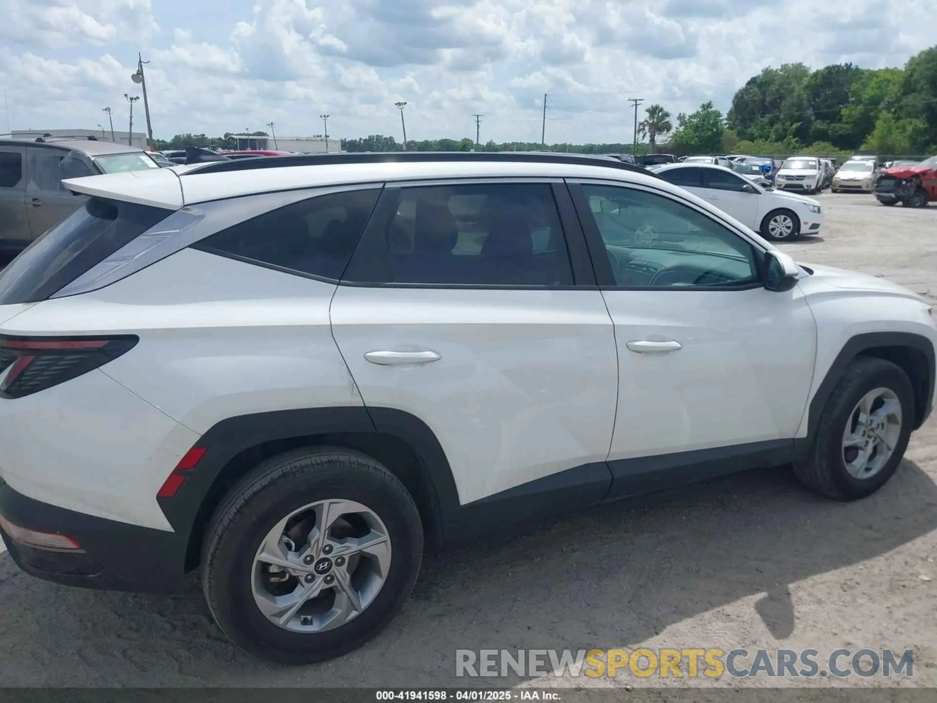 13 Photograph of a damaged car 5NMJBCAE5PH221713 HYUNDAI TUCSON 2023