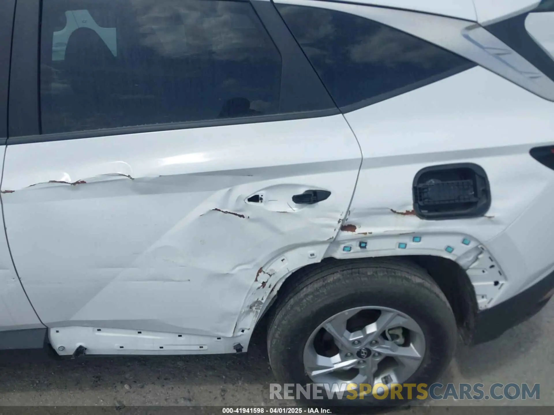 18 Photograph of a damaged car 5NMJBCAE5PH221713 HYUNDAI TUCSON 2023