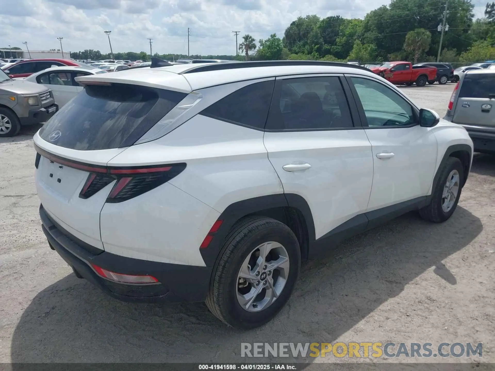 4 Photograph of a damaged car 5NMJBCAE5PH221713 HYUNDAI TUCSON 2023