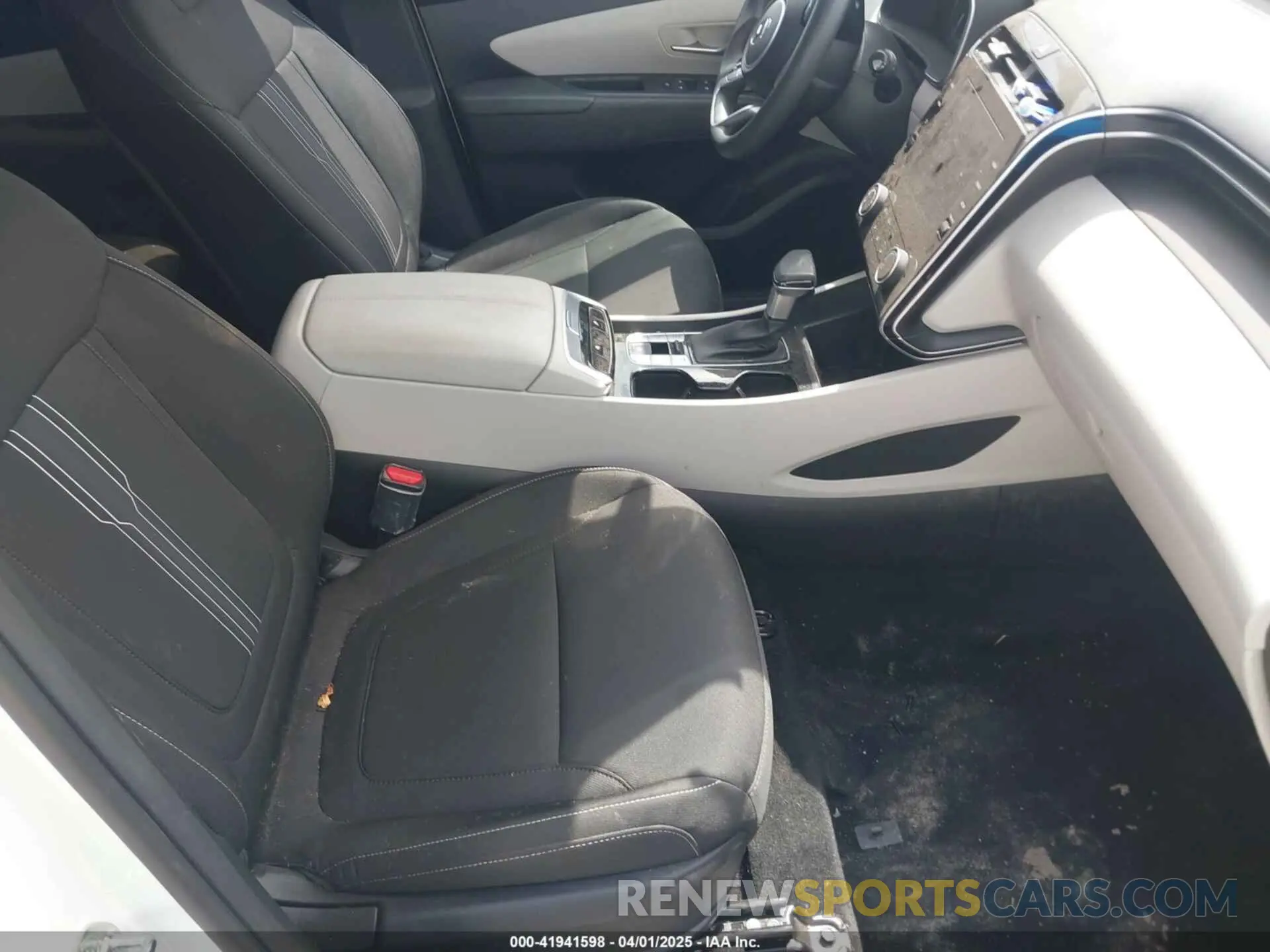 5 Photograph of a damaged car 5NMJBCAE5PH221713 HYUNDAI TUCSON 2023