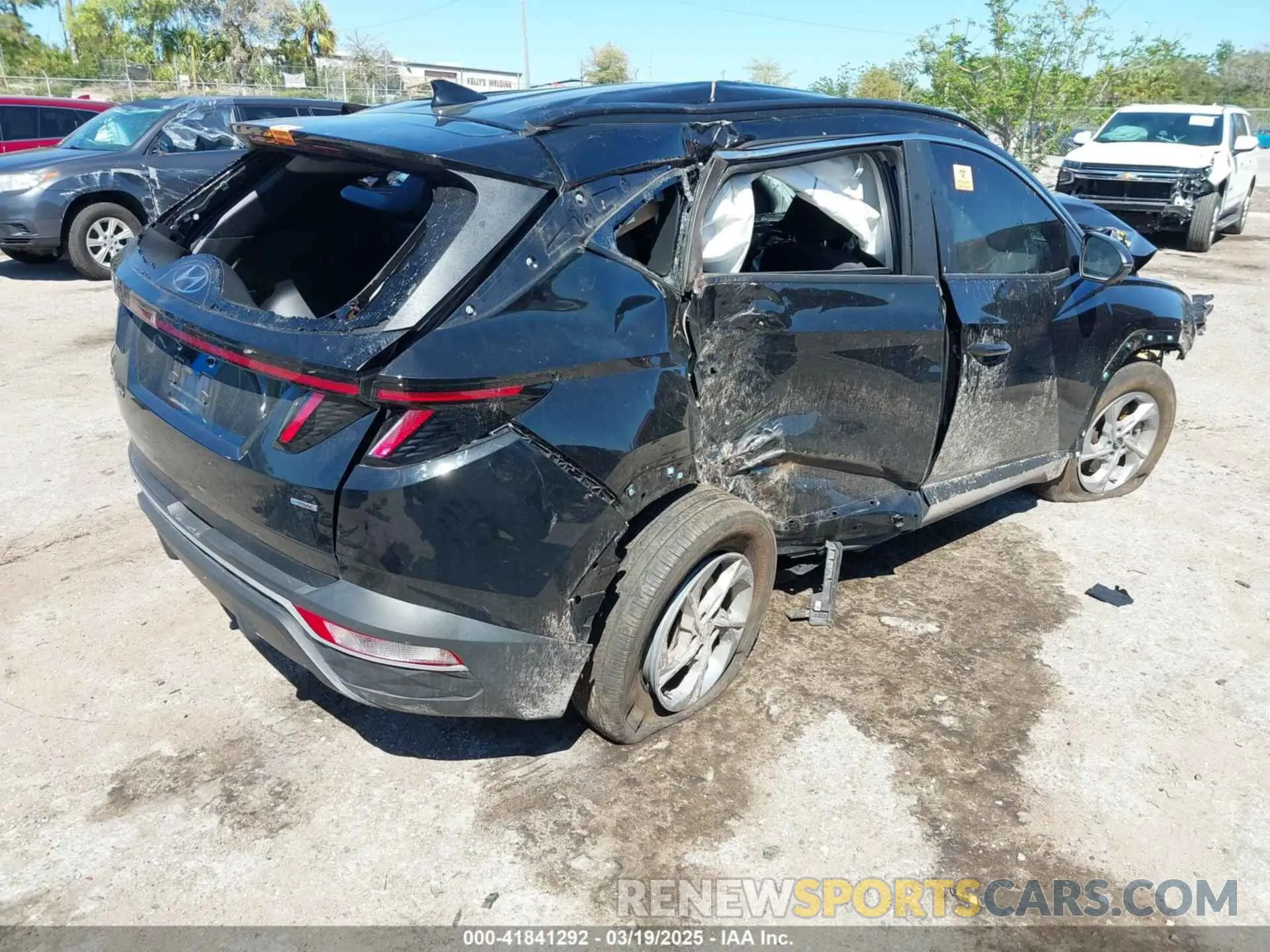 4 Photograph of a damaged car 5NMJBCAE6PH236477 HYUNDAI TUCSON 2023