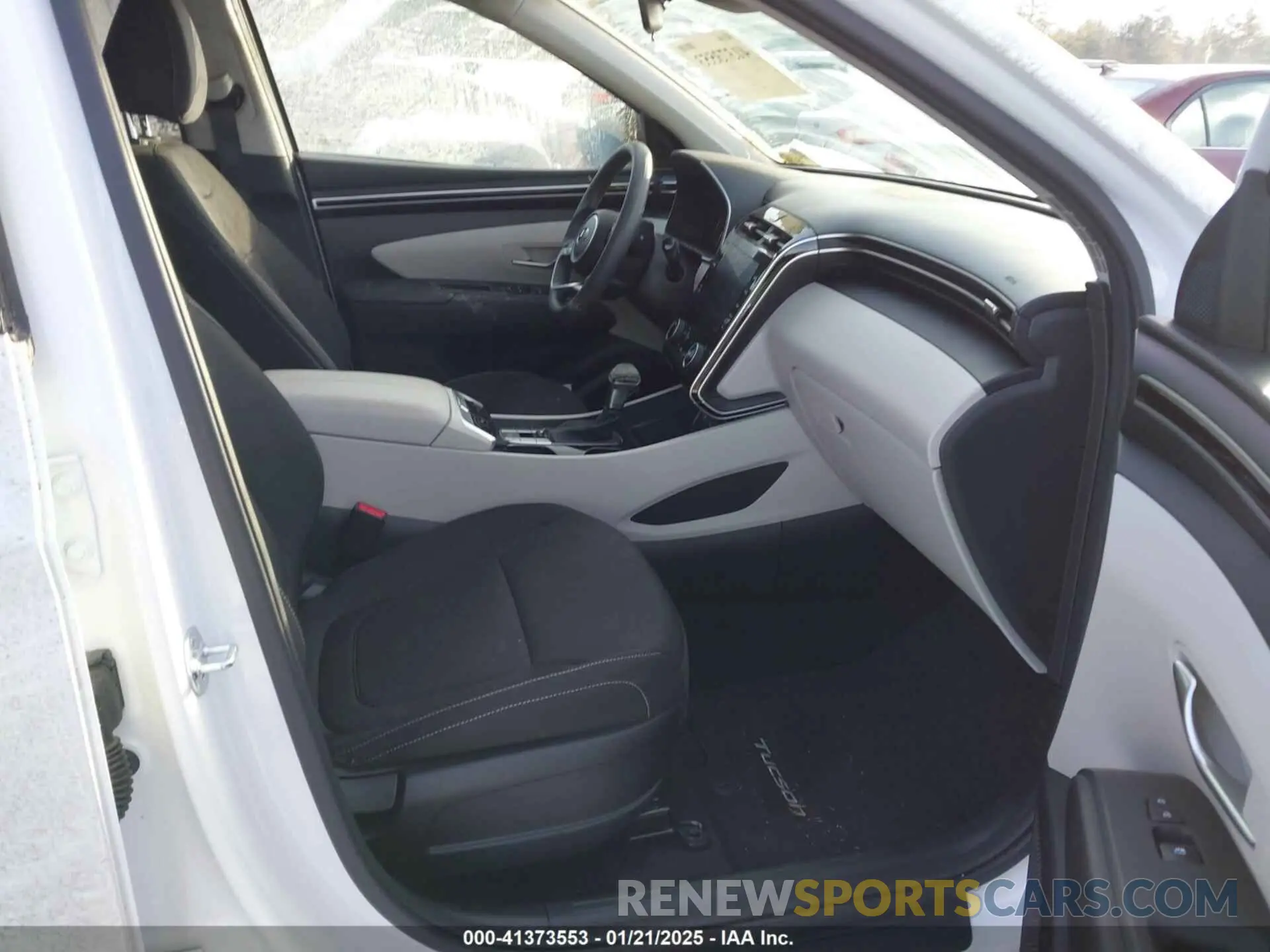 5 Photograph of a damaged car 5NMJBCAE6PH255692 HYUNDAI TUCSON 2023