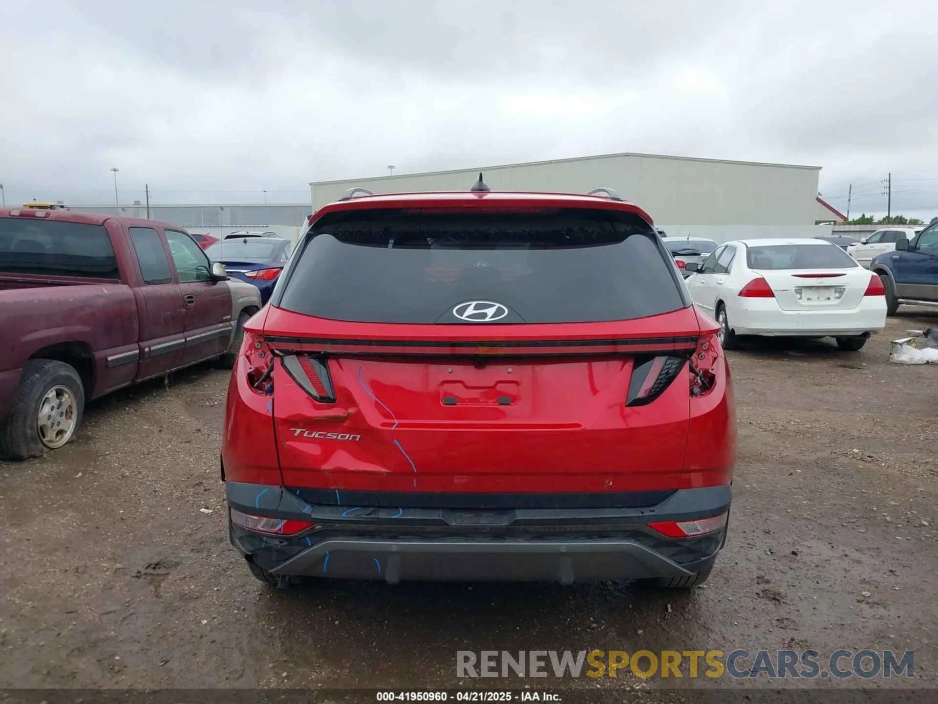 17 Photograph of a damaged car 5NMJE3AE0PH261284 HYUNDAI TUCSON 2023