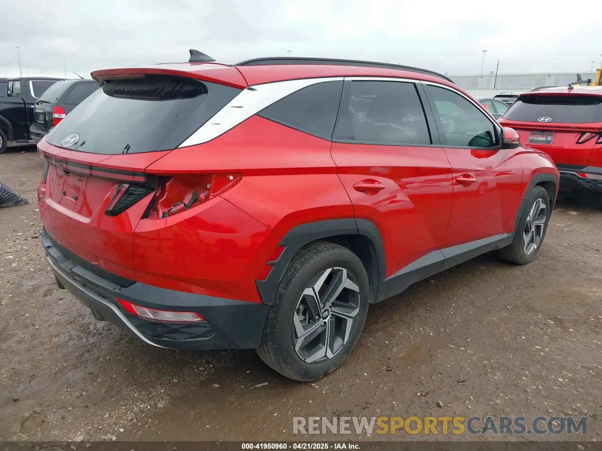 4 Photograph of a damaged car 5NMJE3AE0PH261284 HYUNDAI TUCSON 2023