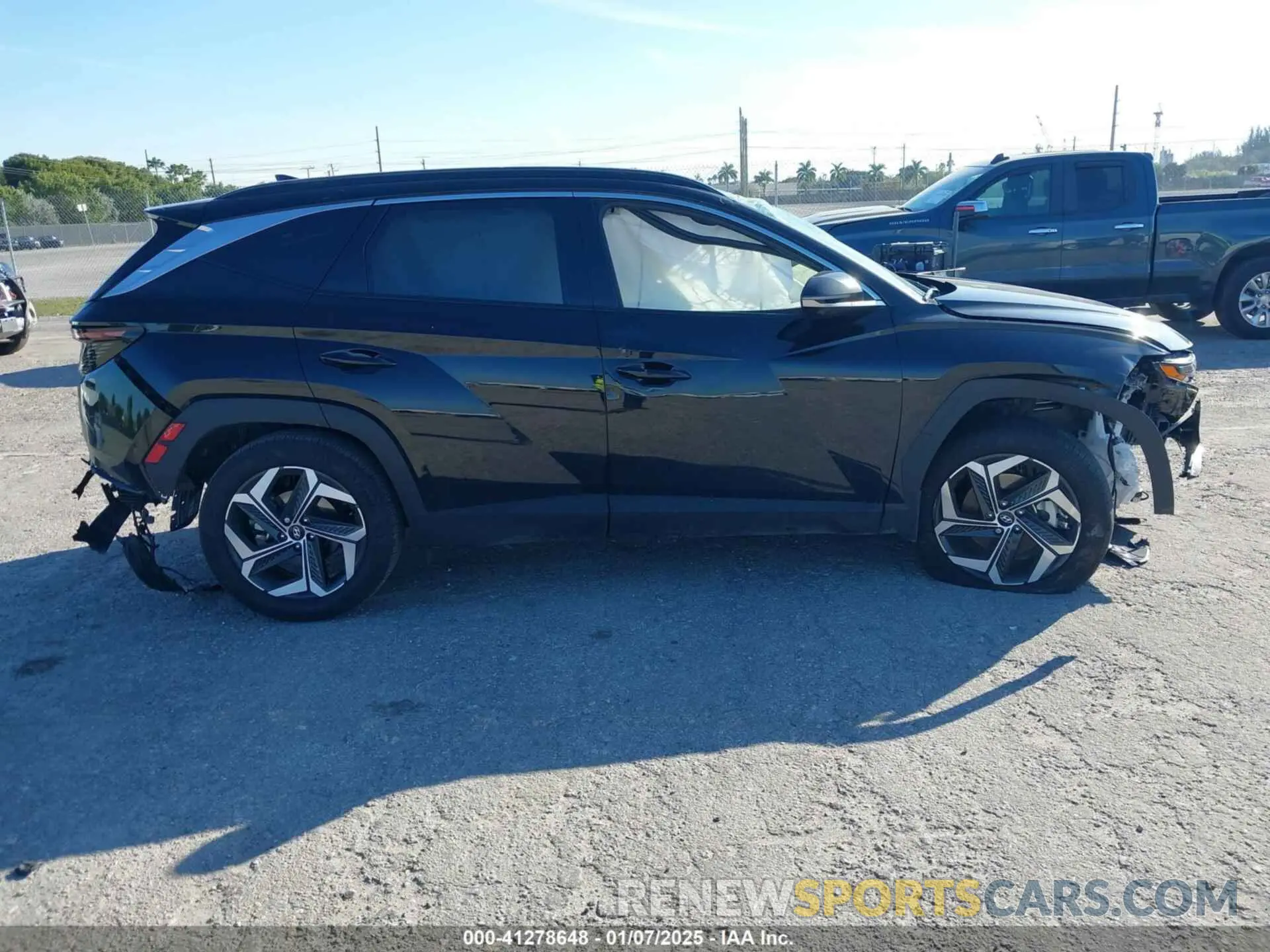 14 Photograph of a damaged car 5NMJE3AE2PH284372 HYUNDAI TUCSON 2023