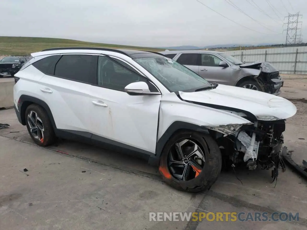 4 Photograph of a damaged car 5NMJE3AE7PH264649 HYUNDAI TUCSON 2023