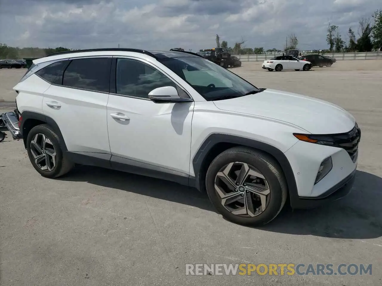 4 Photograph of a damaged car 5NMJE3AE8PH229246 HYUNDAI TUCSON 2023