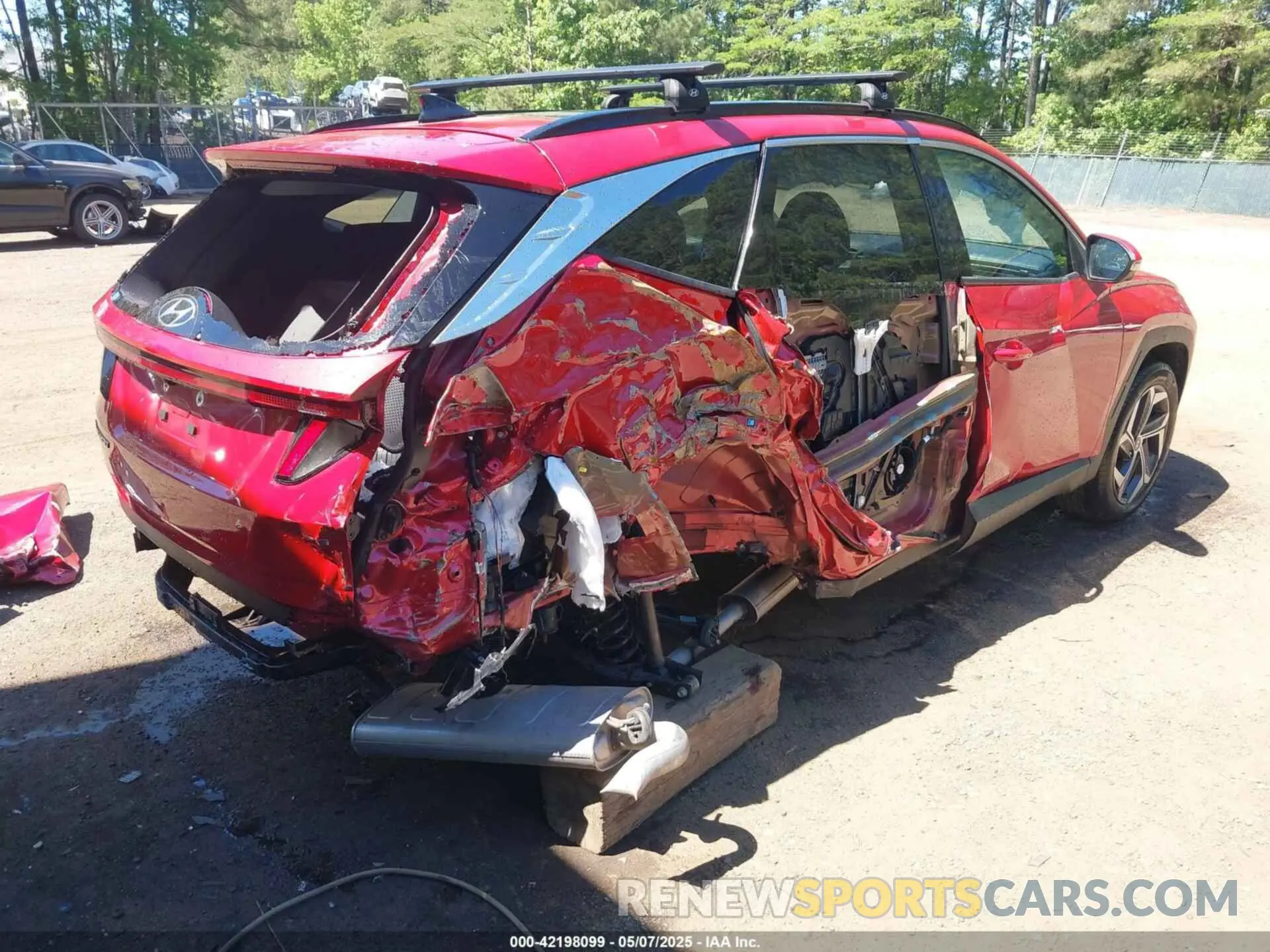 4 Photograph of a damaged car 5NMJECAE0PH206589 HYUNDAI TUCSON 2023