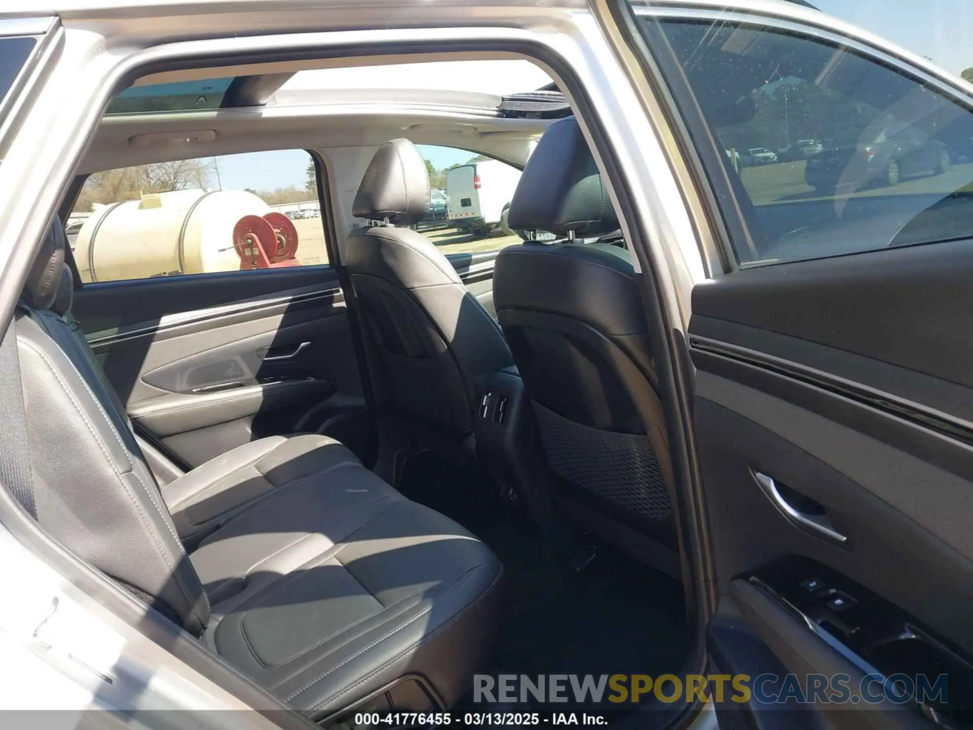8 Photograph of a damaged car 5NMJECAE3PH269234 HYUNDAI TUCSON 2023