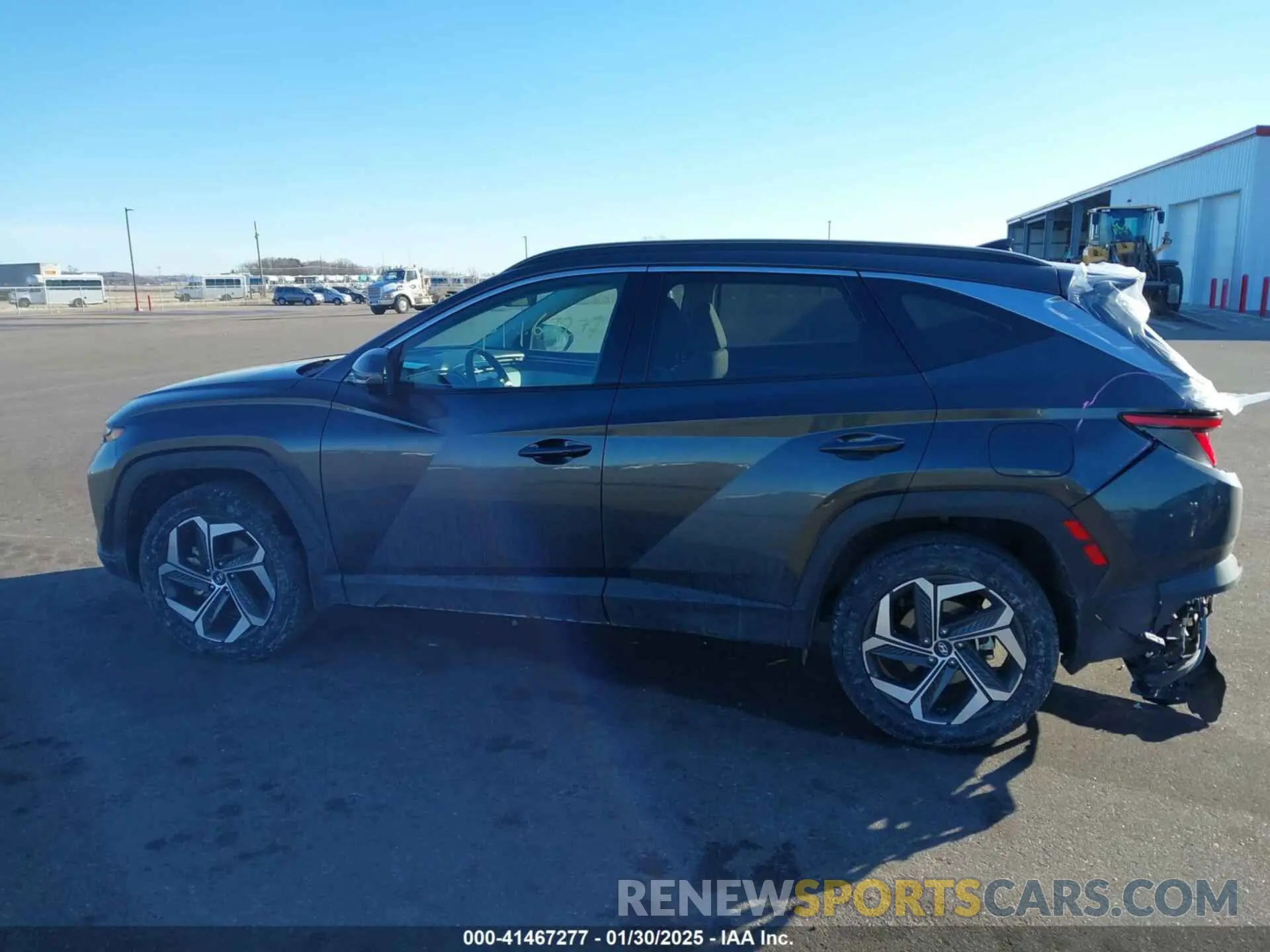 14 Photograph of a damaged car 5NMJECAE5PH192057 HYUNDAI TUCSON 2023