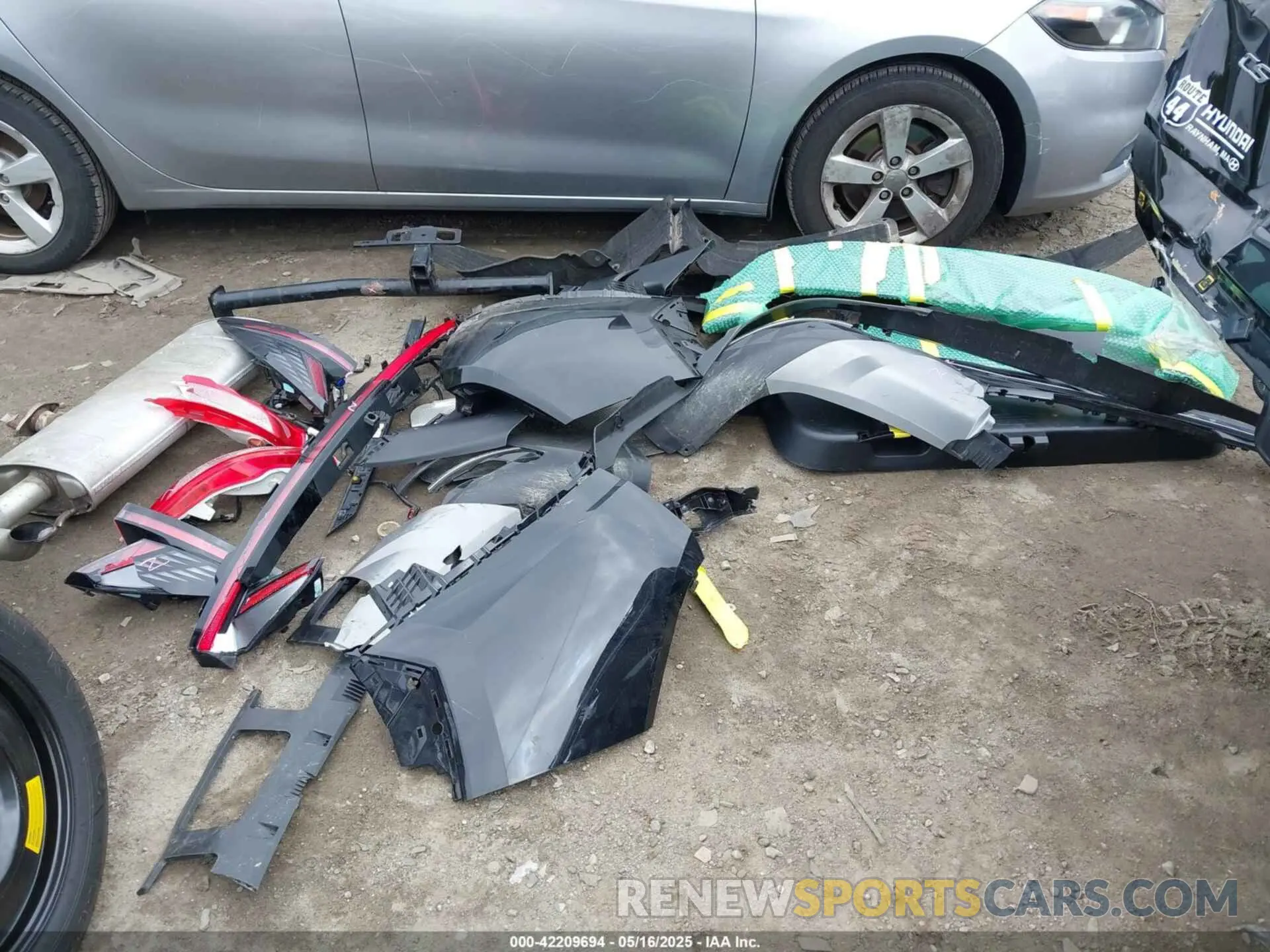 12 Photograph of a damaged car 5NMJECAE7PH165362 HYUNDAI TUCSON 2023