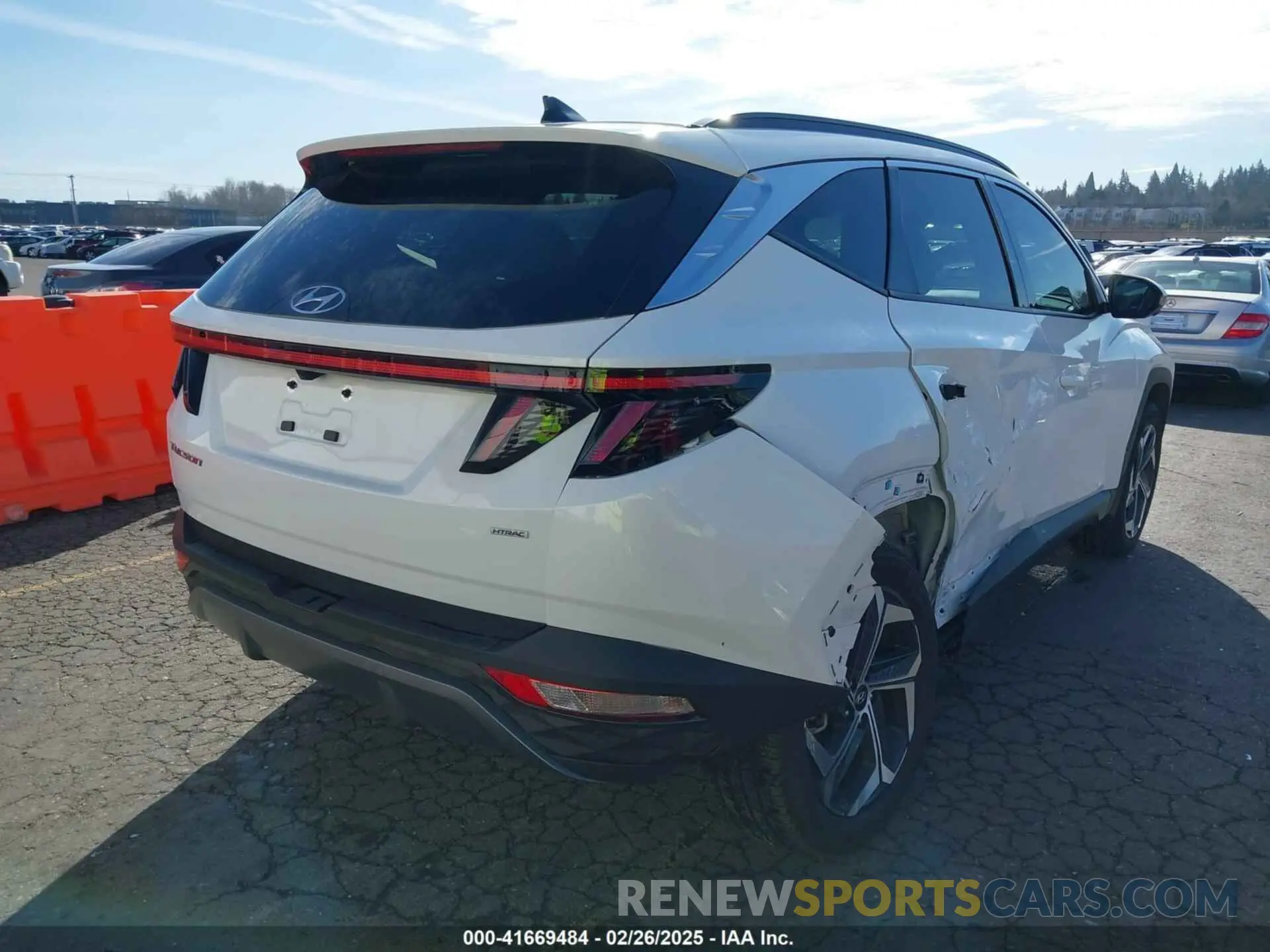 4 Photograph of a damaged car 5NMJECAE8PH267639 HYUNDAI TUCSON 2023