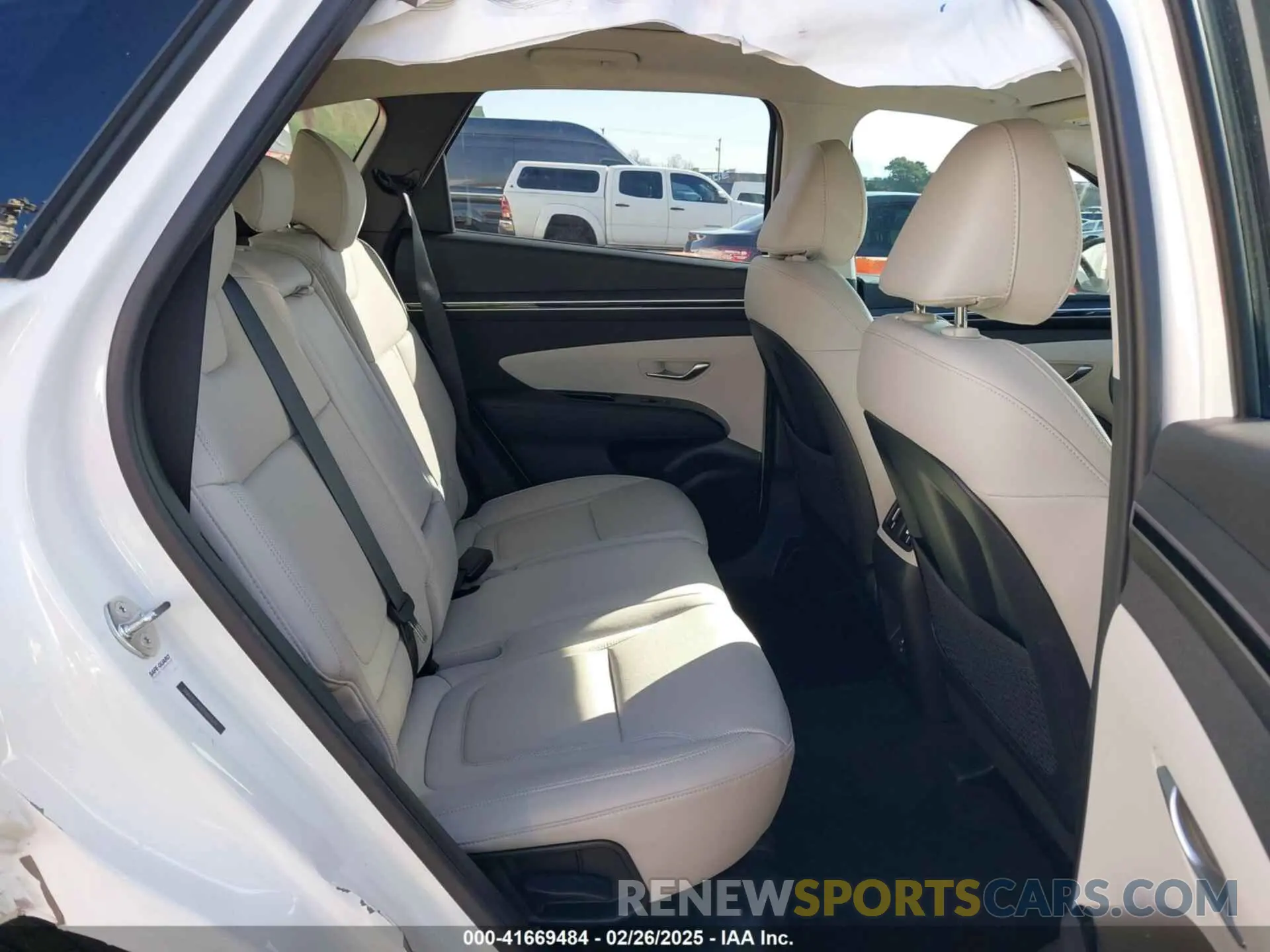 8 Photograph of a damaged car 5NMJECAE8PH267639 HYUNDAI TUCSON 2023