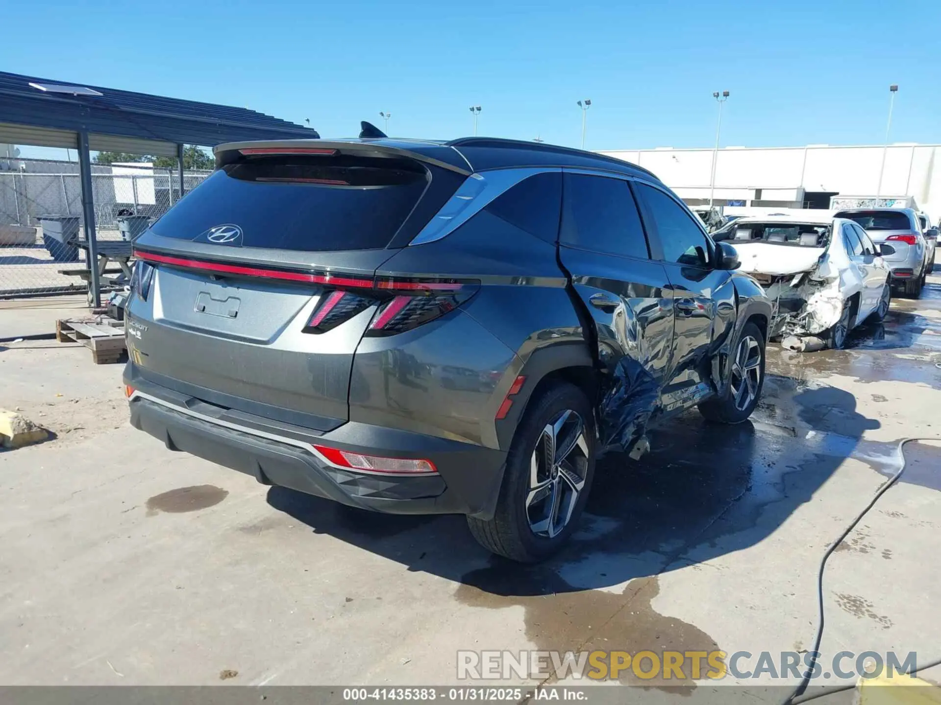 4 Photograph of a damaged car 5NMJF3AE0PH237189 HYUNDAI TUCSON 2023