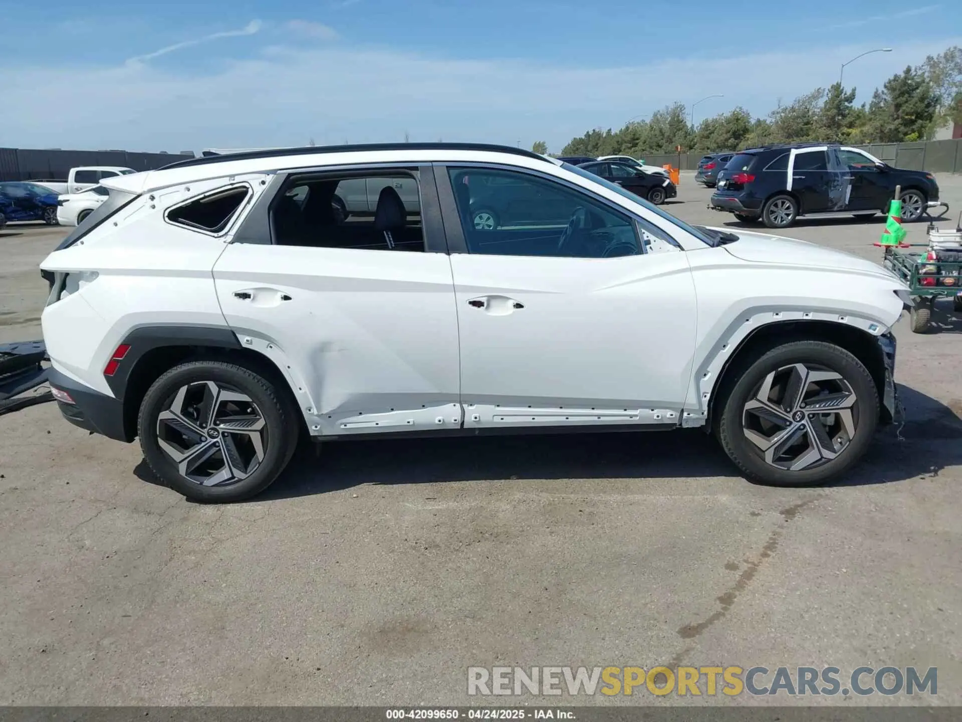 14 Photograph of a damaged car 5NMJF3AE1PH187998 HYUNDAI TUCSON 2023