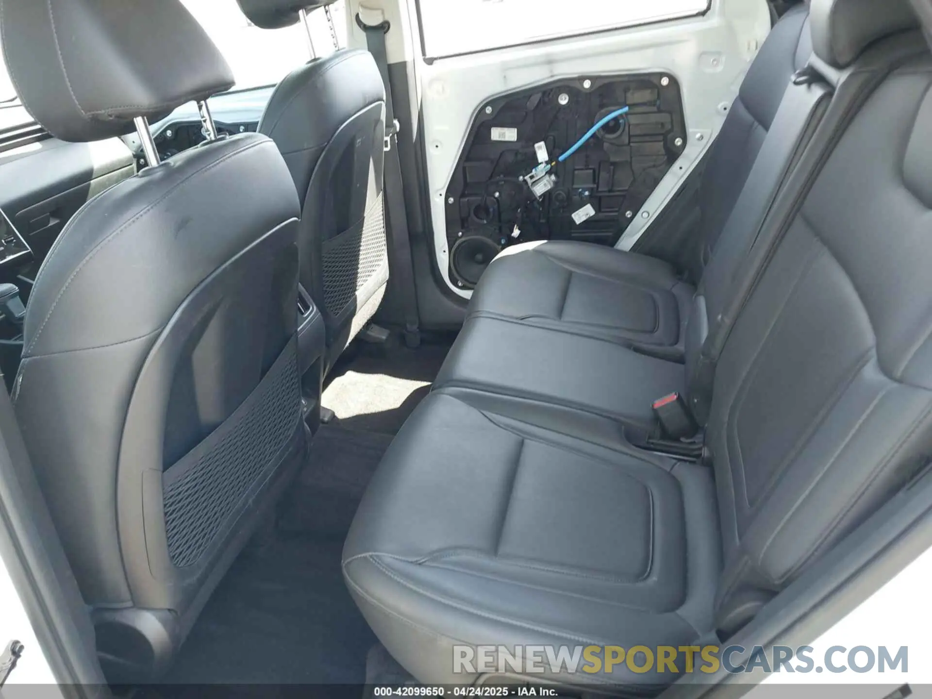 8 Photograph of a damaged car 5NMJF3AE1PH187998 HYUNDAI TUCSON 2023