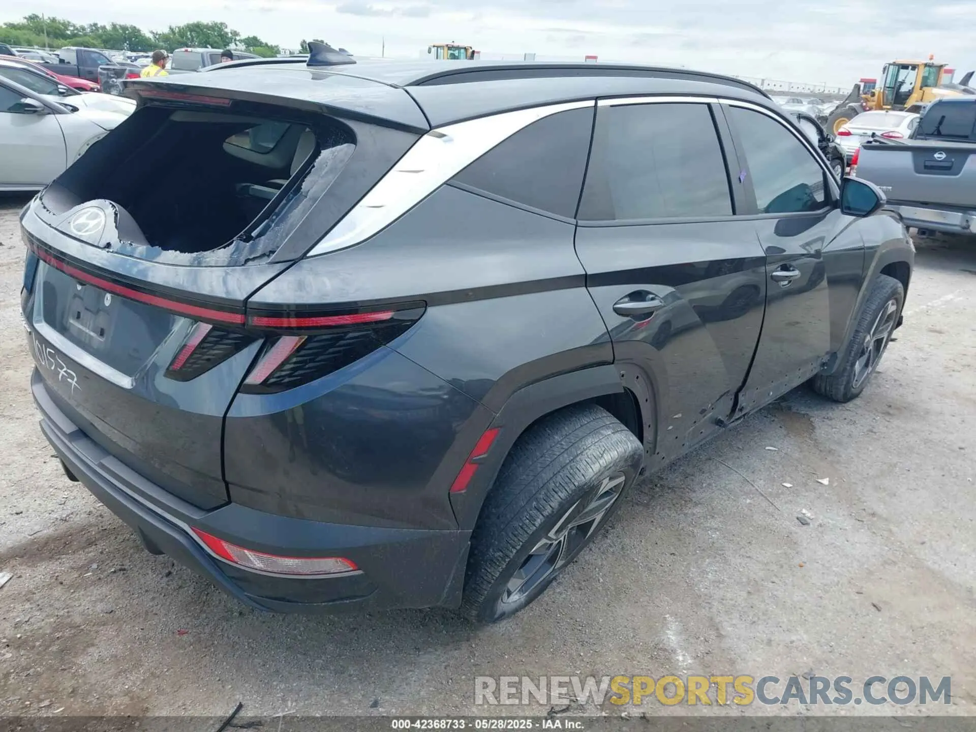 4 Photograph of a damaged car 5NMJF3AE3PH164707 HYUNDAI TUCSON 2023