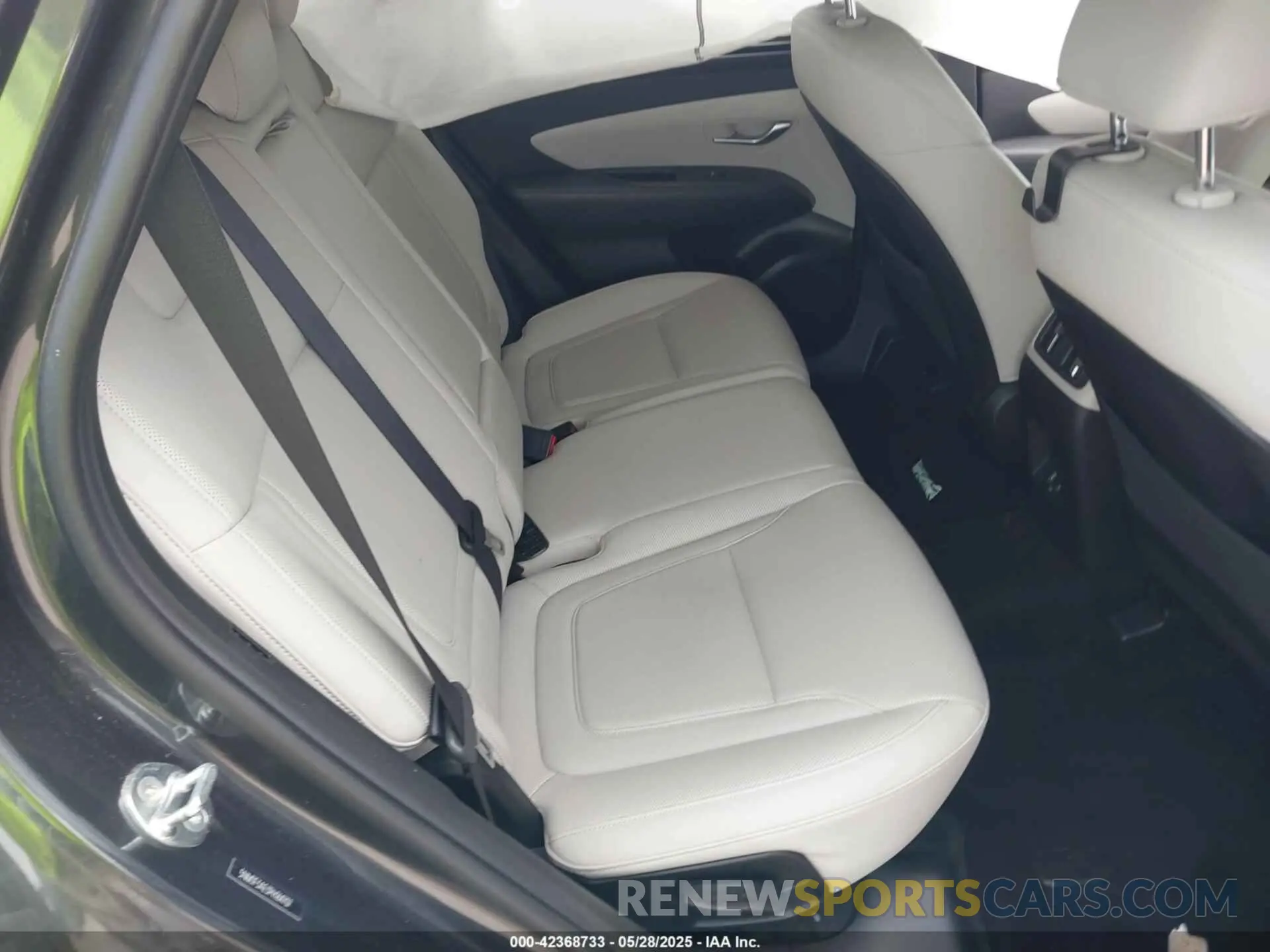 8 Photograph of a damaged car 5NMJF3AE3PH164707 HYUNDAI TUCSON 2023