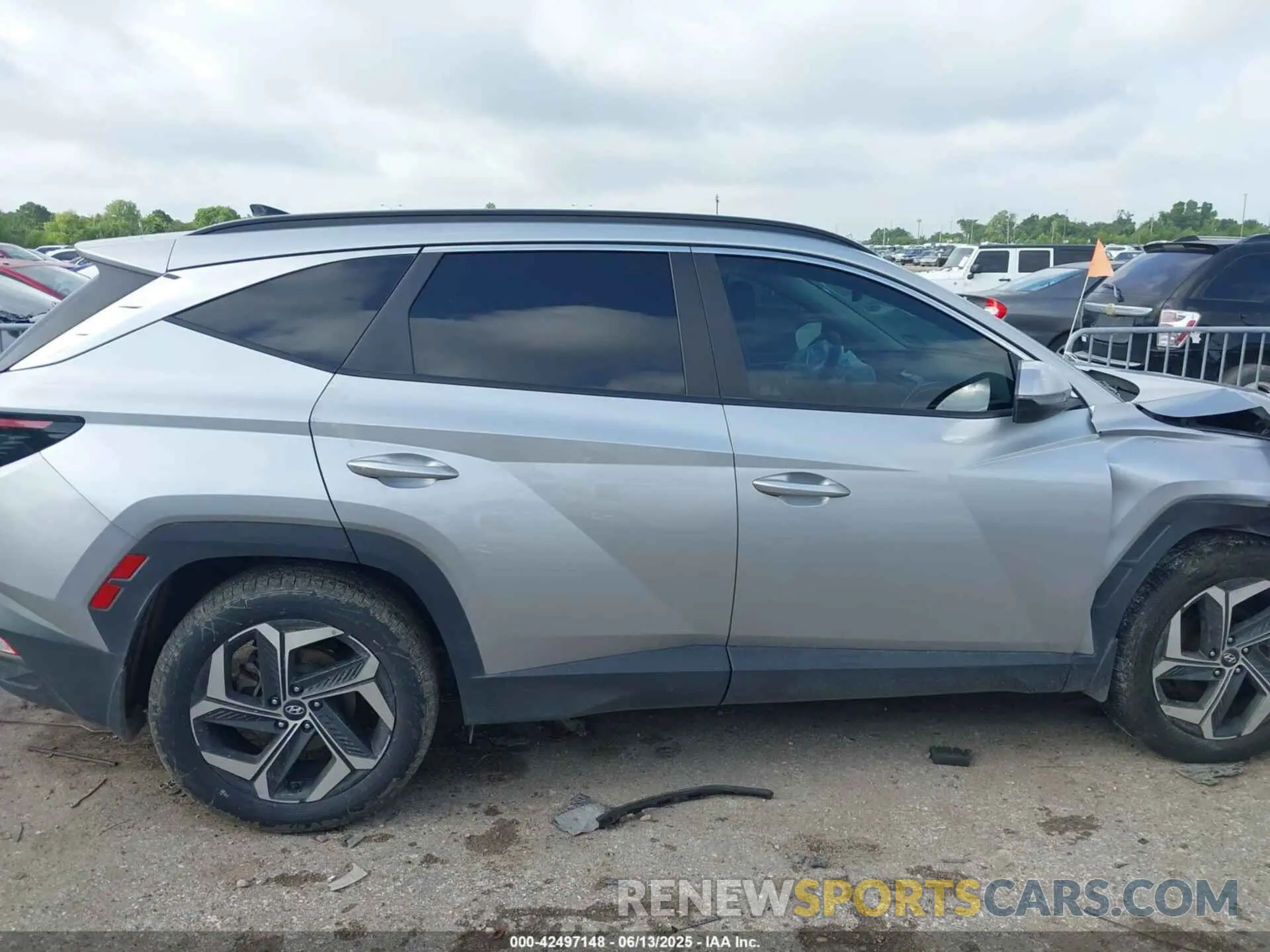 13 Photograph of a damaged car 5NMJF3AE3PH178784 HYUNDAI TUCSON 2023