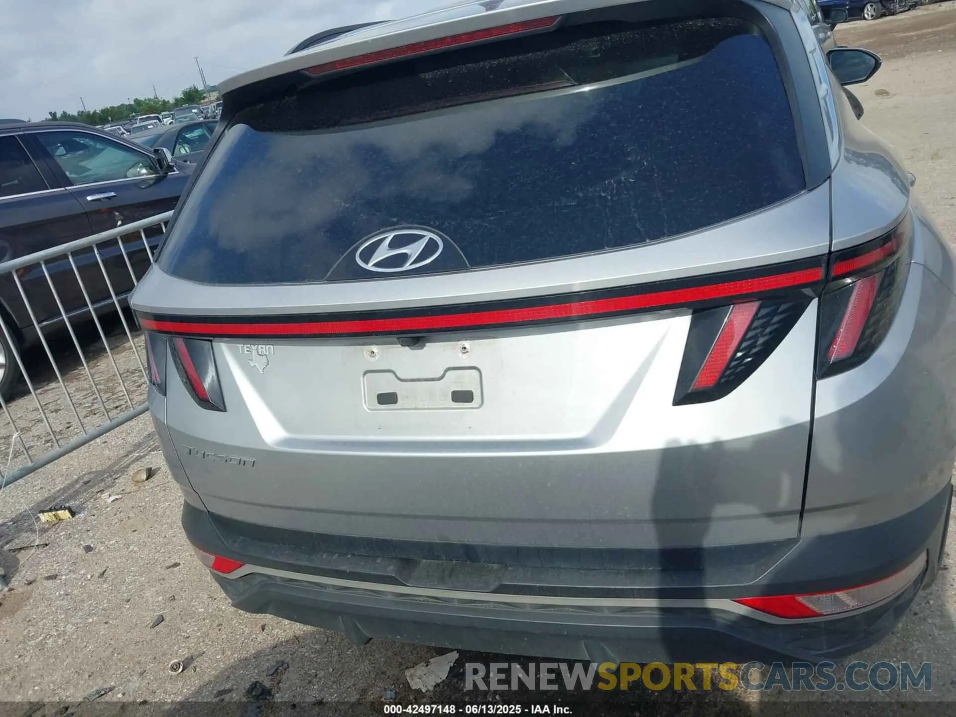16 Photograph of a damaged car 5NMJF3AE3PH178784 HYUNDAI TUCSON 2023