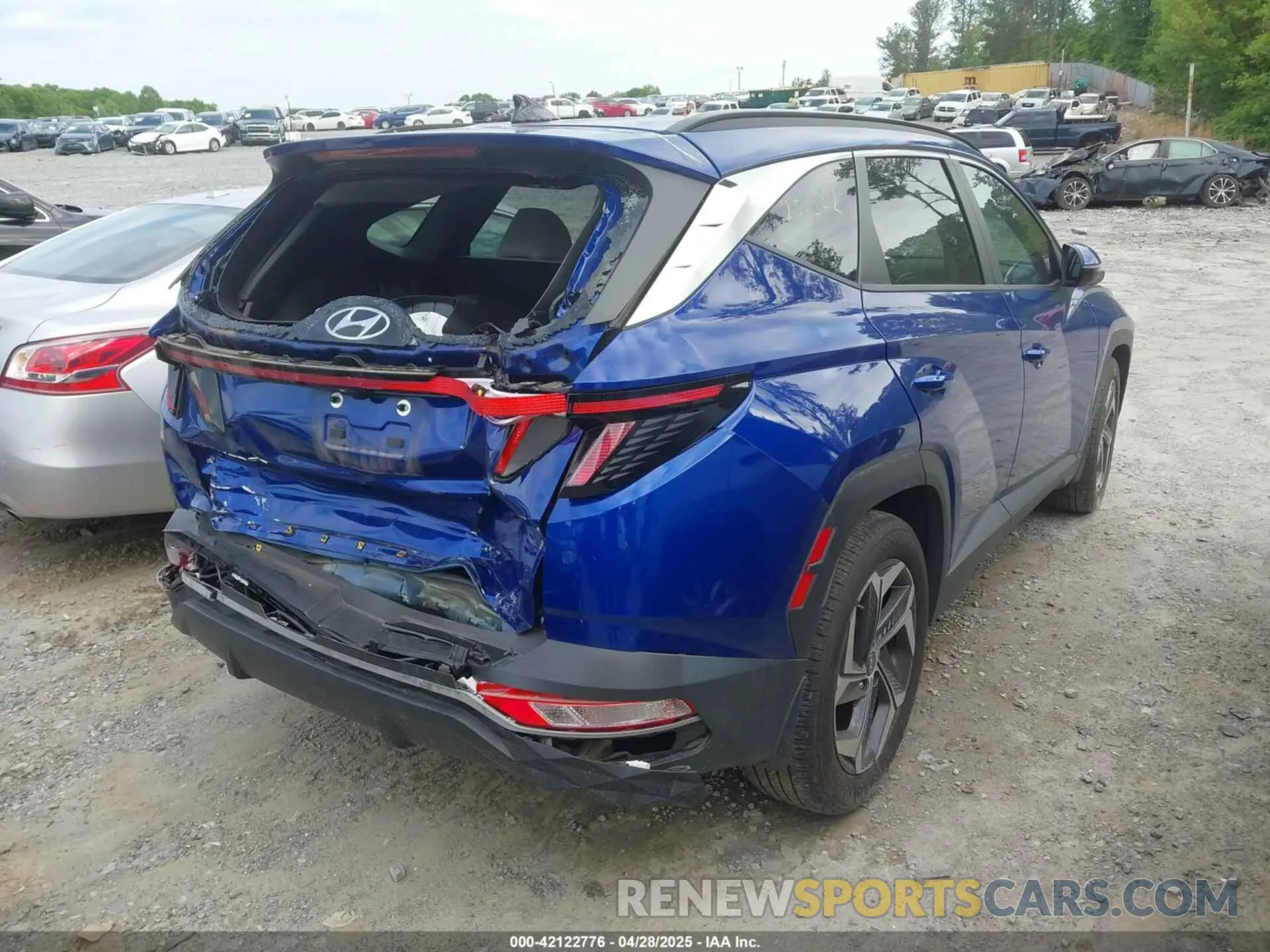 4 Photograph of a damaged car 5NMJF3AE3PH250115 HYUNDAI TUCSON 2023