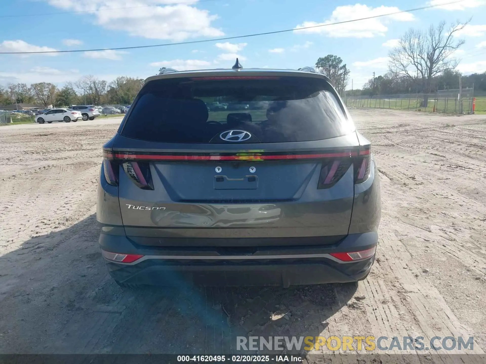 17 Photograph of a damaged car 5NMJF3AE3PH280019 HYUNDAI TUCSON 2023