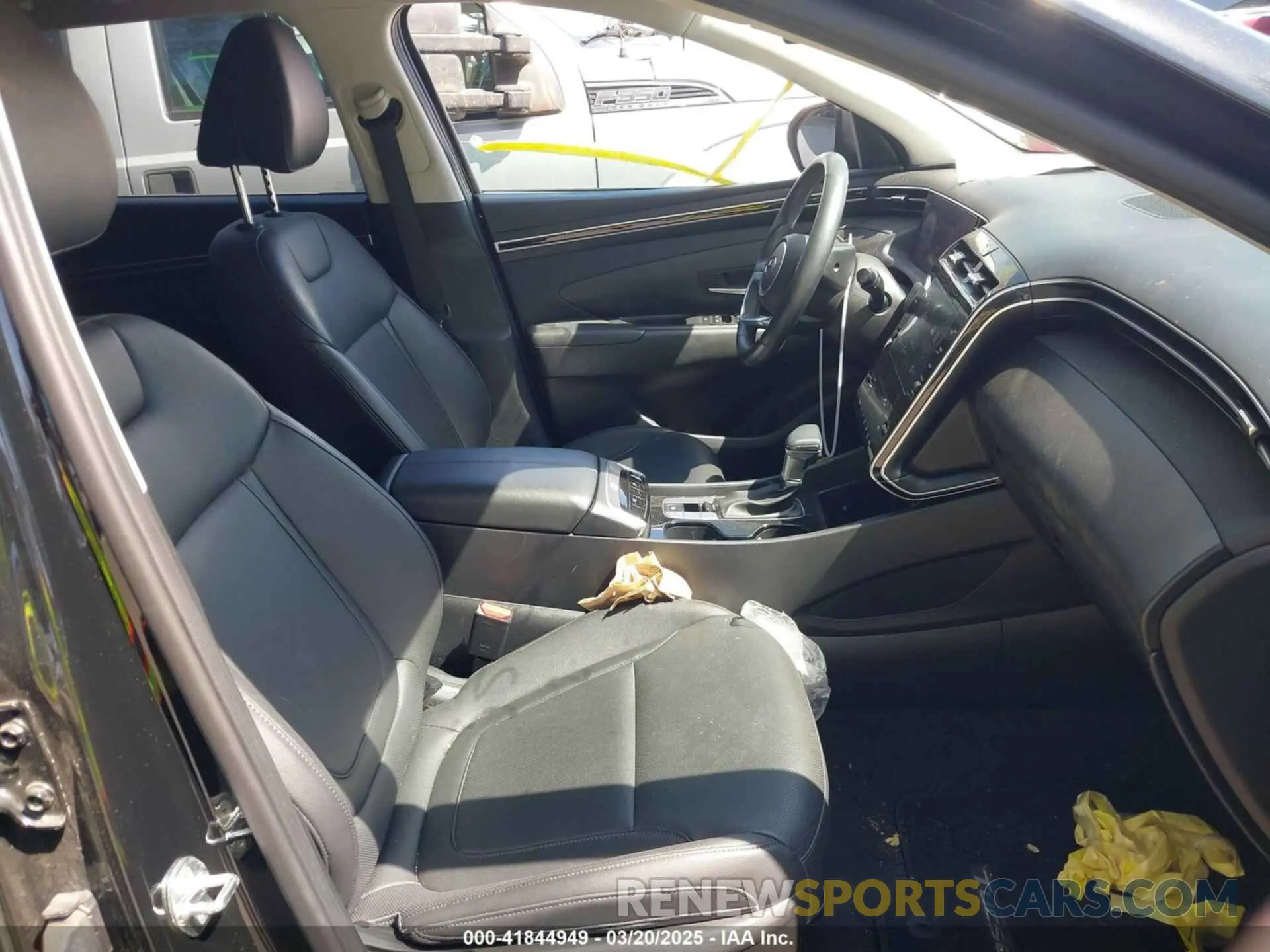 5 Photograph of a damaged car 5NMJF3AE4PH201621 HYUNDAI TUCSON 2023